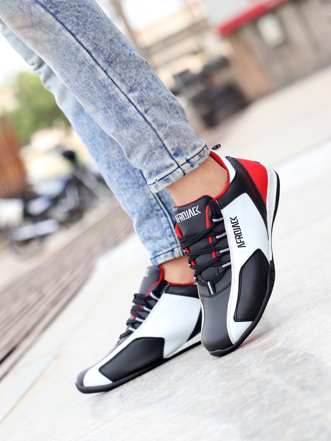 

AfroJack Men Black & White Colourblocked Sneakers