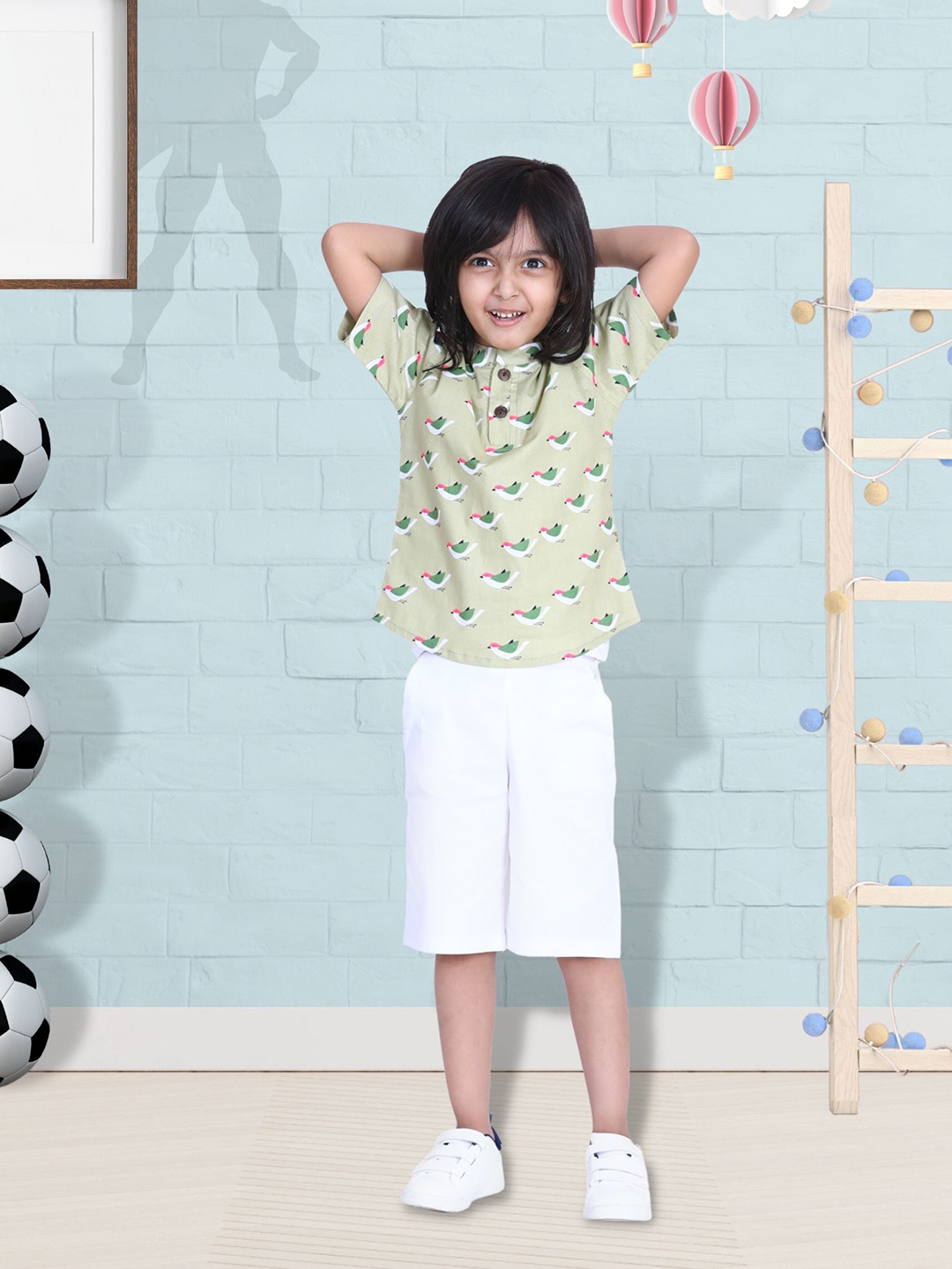 

Cutiekins Boys Green & White Printed T-shirt with Shorts