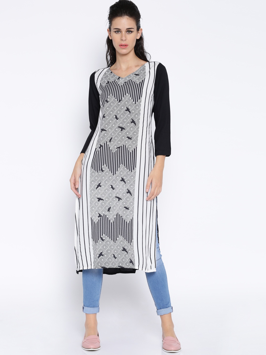 

Vishudh Black & White Printed Kurta