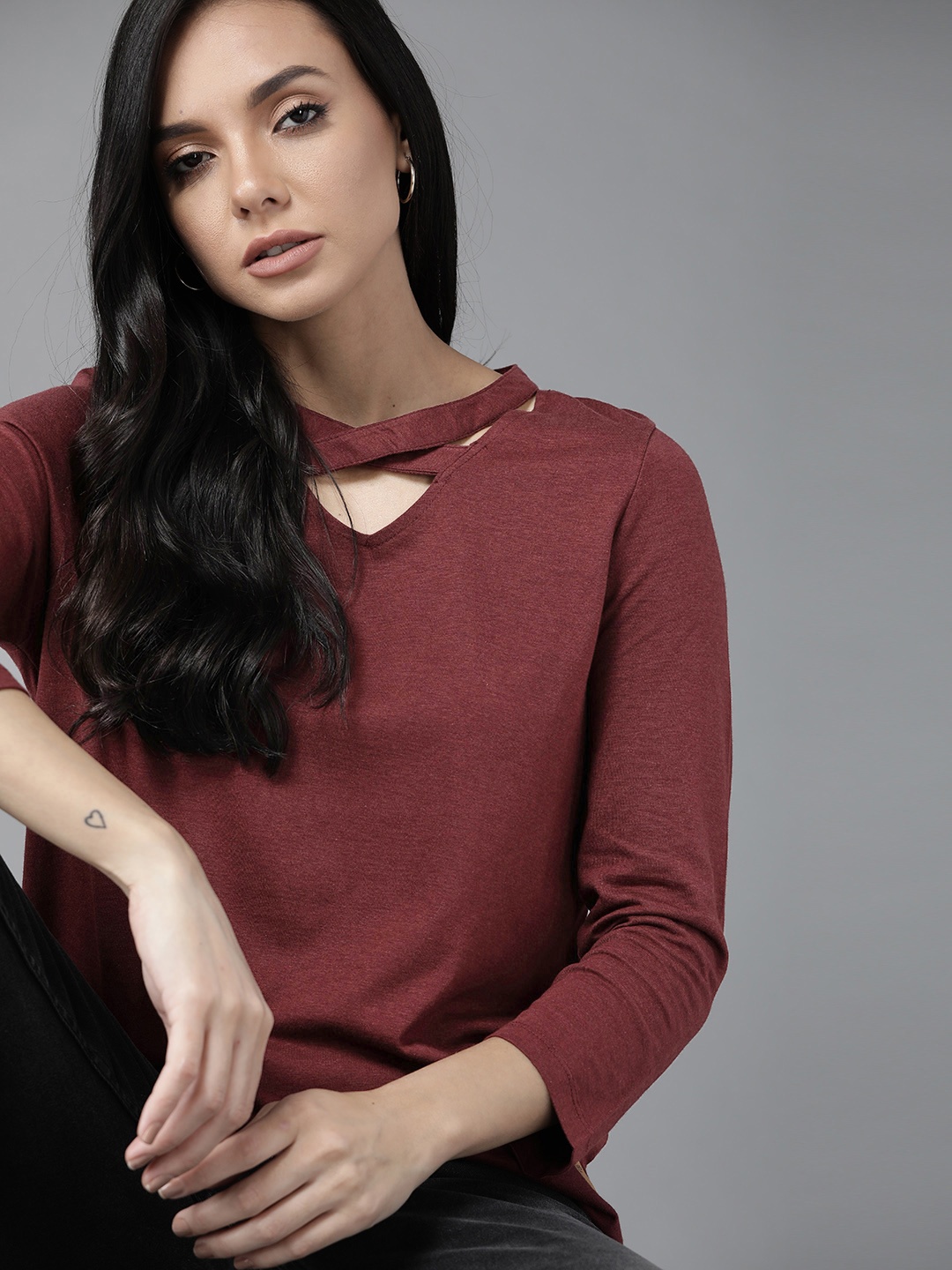 

The Roadster Lifestyle Co Maroon Keyhole Neck Regular Top