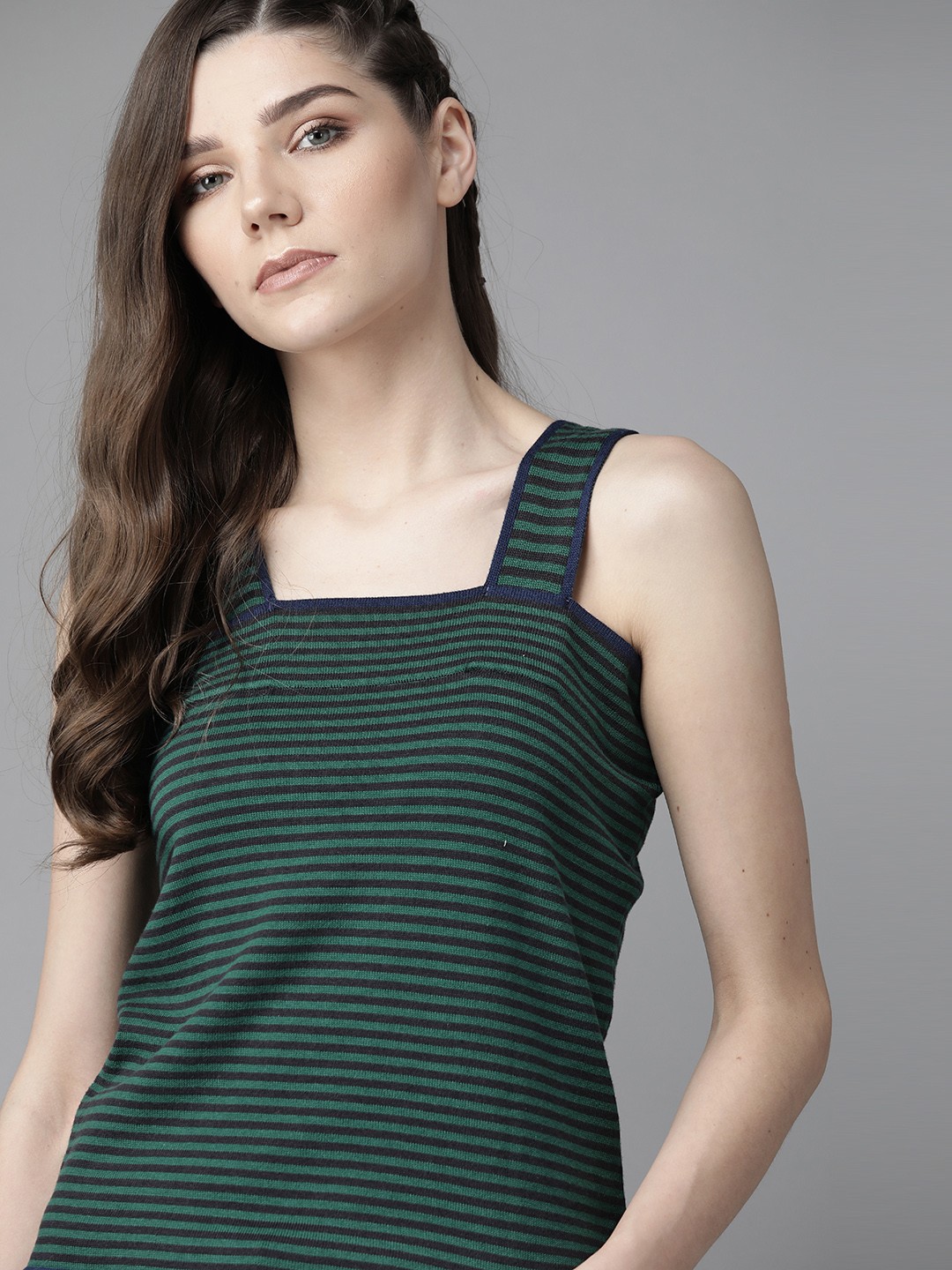

The Roadster Lifestyle Co Women Green & Black Self-Striped Knitted Top