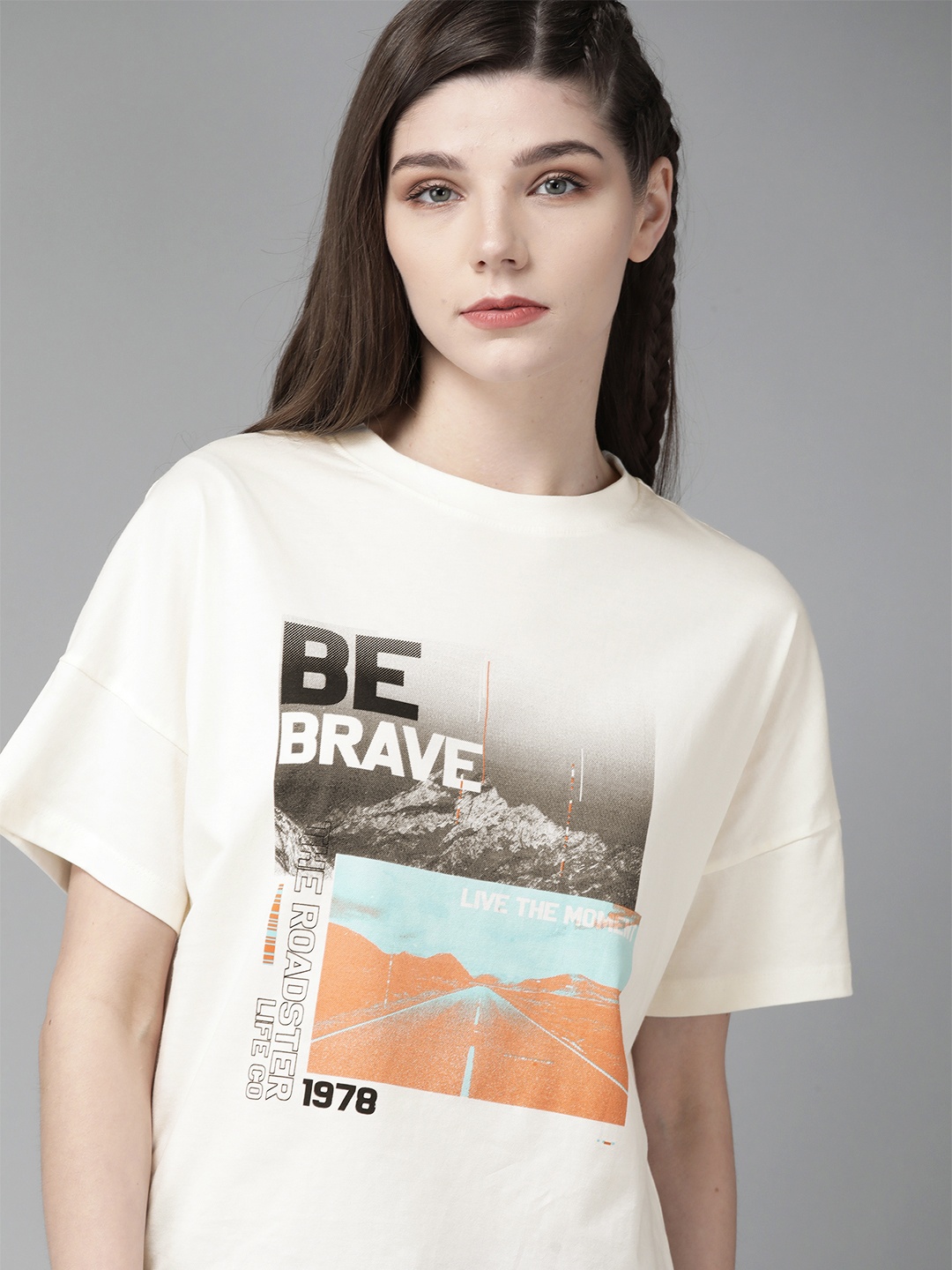 

The Roadster Lifestyle Co Women Off-White & Black Pure Cotton Graphic Print Round Neck T-shirt