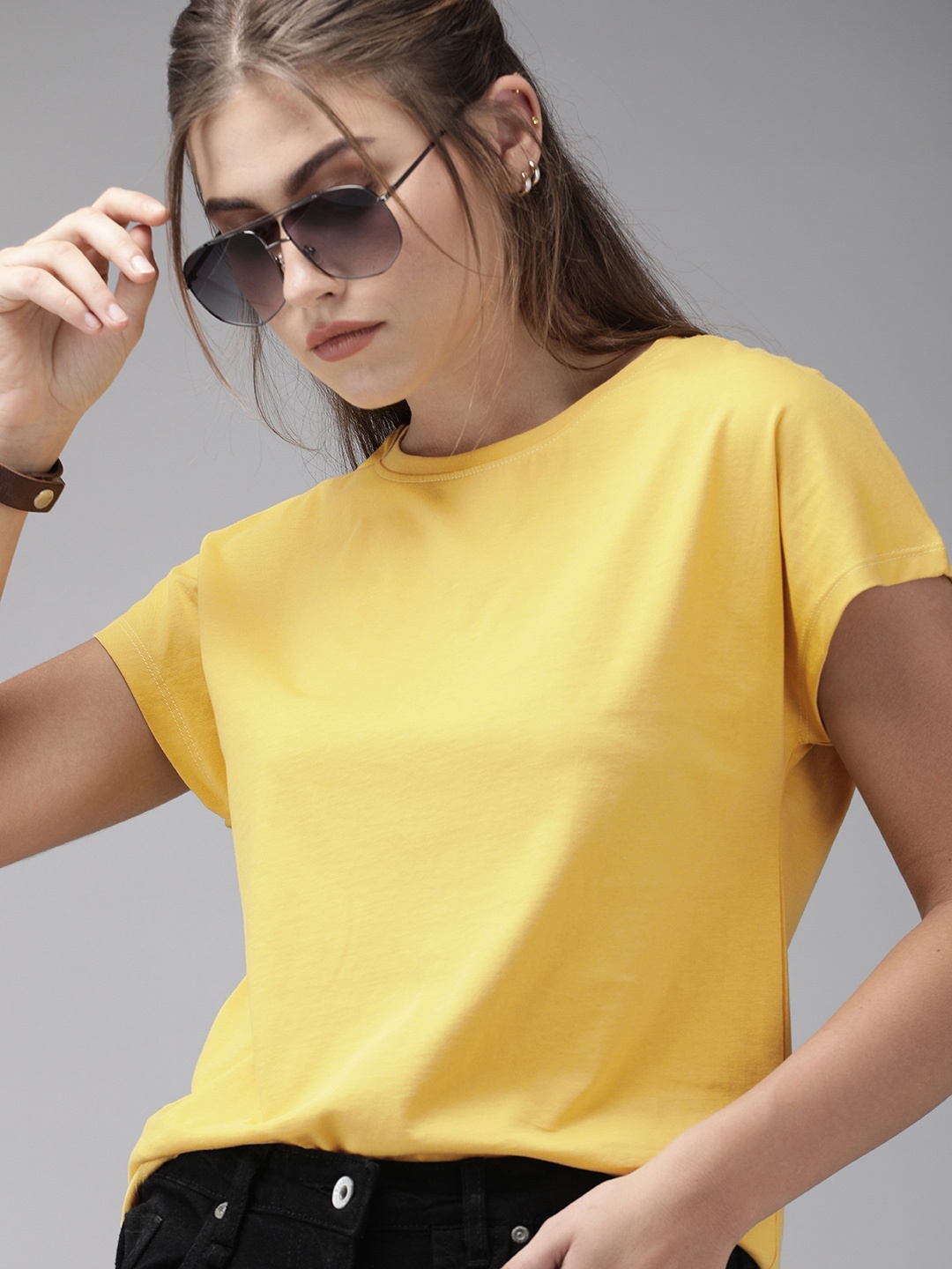 

The Roadster Lifestyle Co Women Yellow Solid Round Neck T-shirt