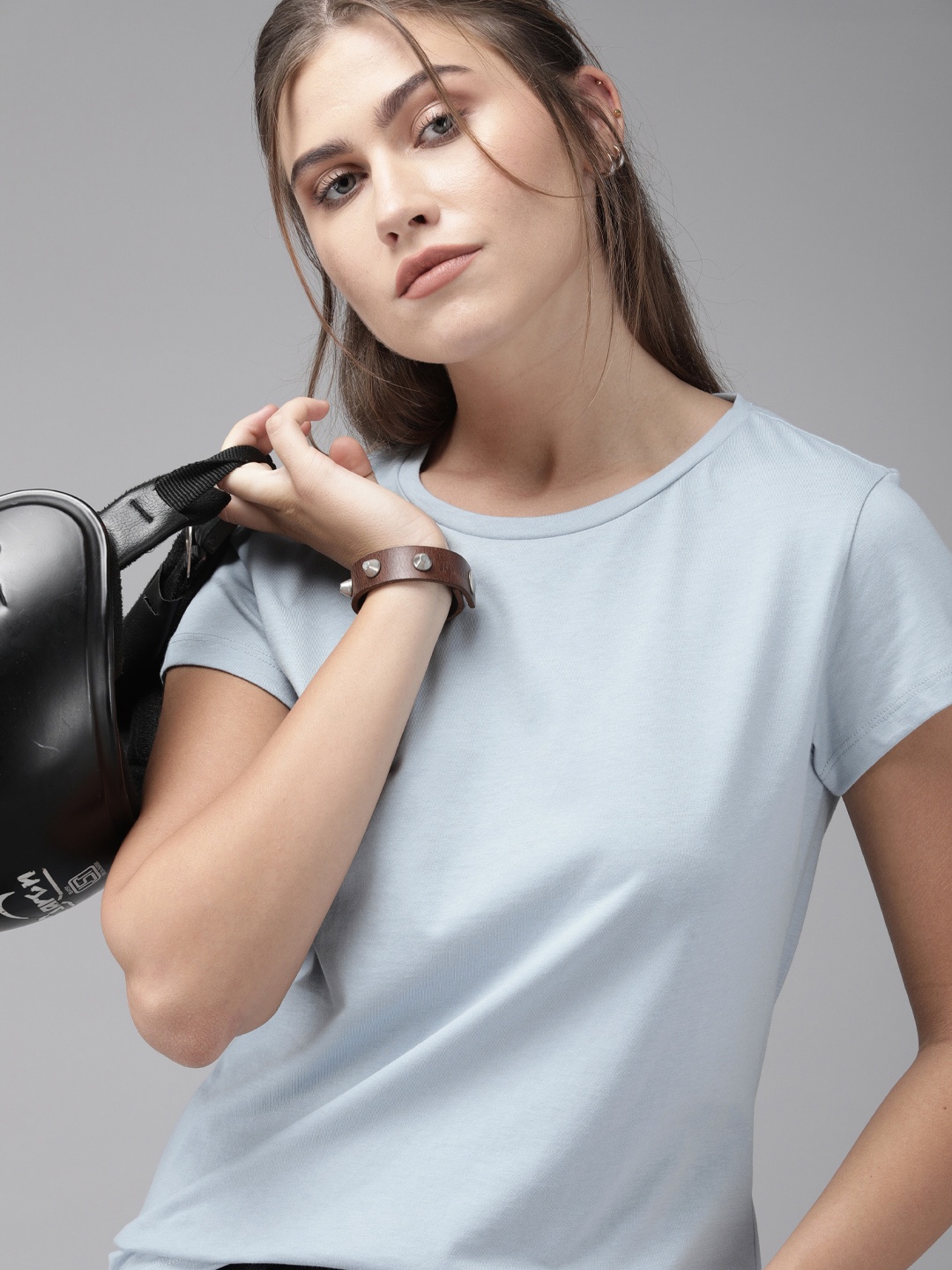 

The Roadster Lifestyle Co Women Blue Solid Round Neck T-shirt