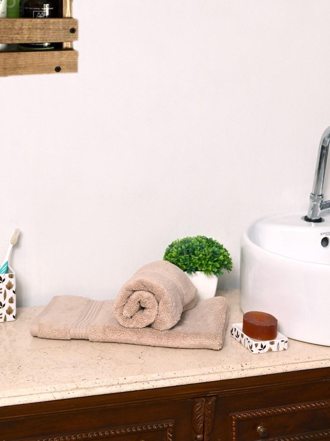 

AVI Living Set Of 2 Beige Solid 550 GSM Cotton Hand Towels