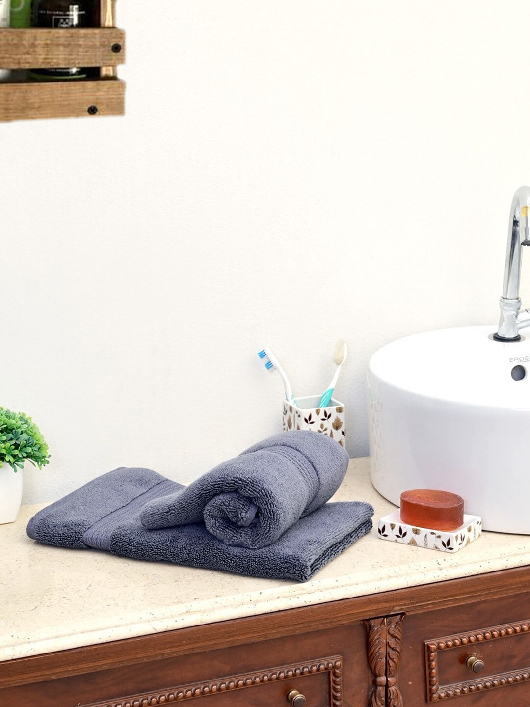 

AVI Living Set Of 2 Grey Solid 550 GSM Cotton Hand Towels
