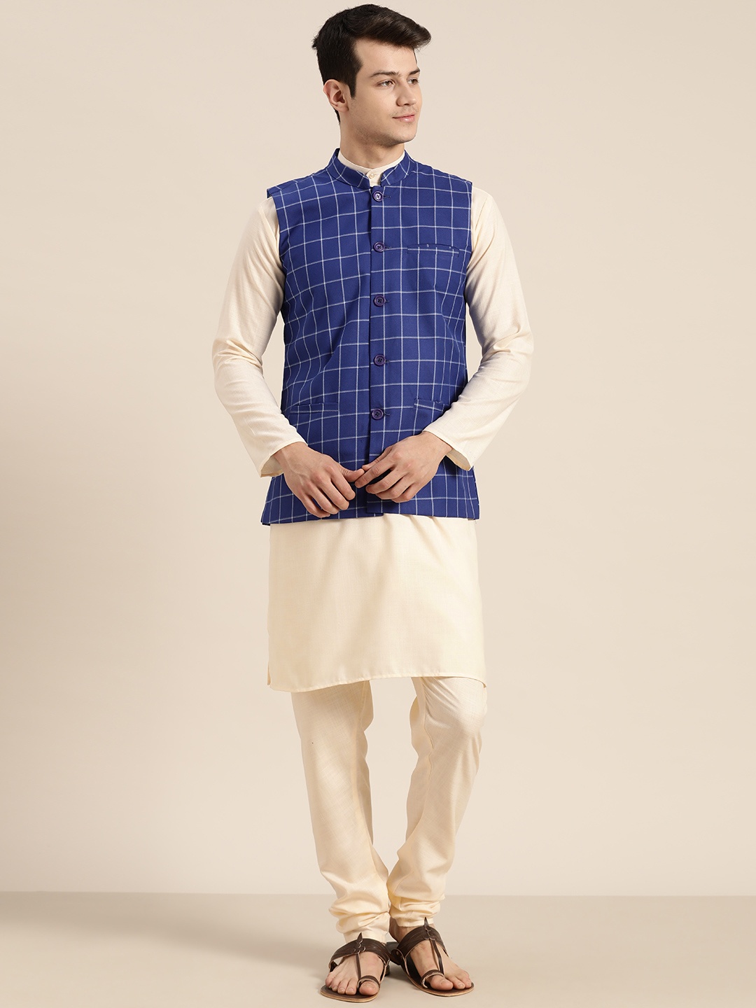 

SOJANYA Men Cream-Coloured Solid Kurta with Churidar & Nehru Jacket