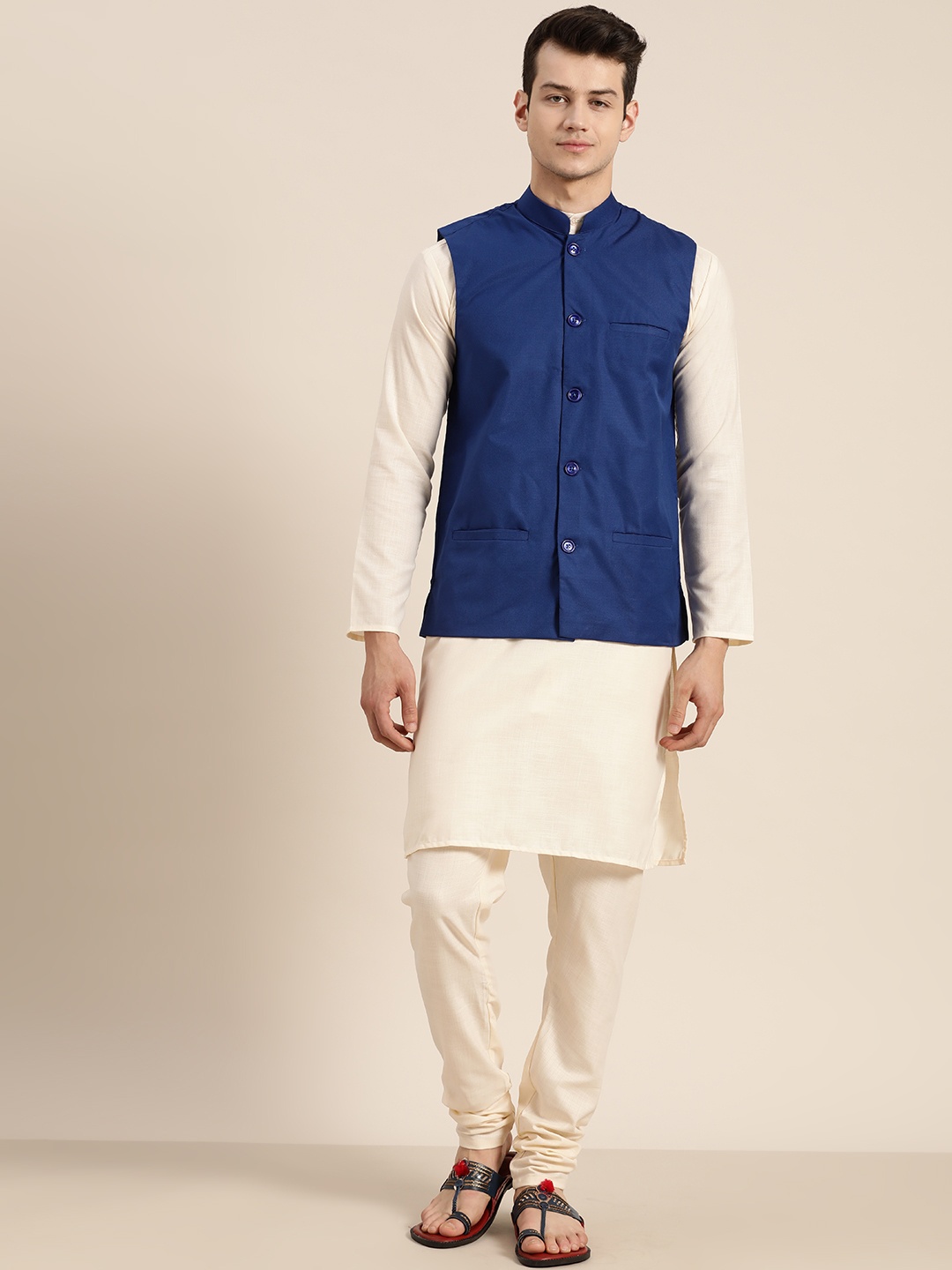 

SOJANYA Men Cream-Coloured & Blue Solid Kurta with Churidar & Nehru Jacket