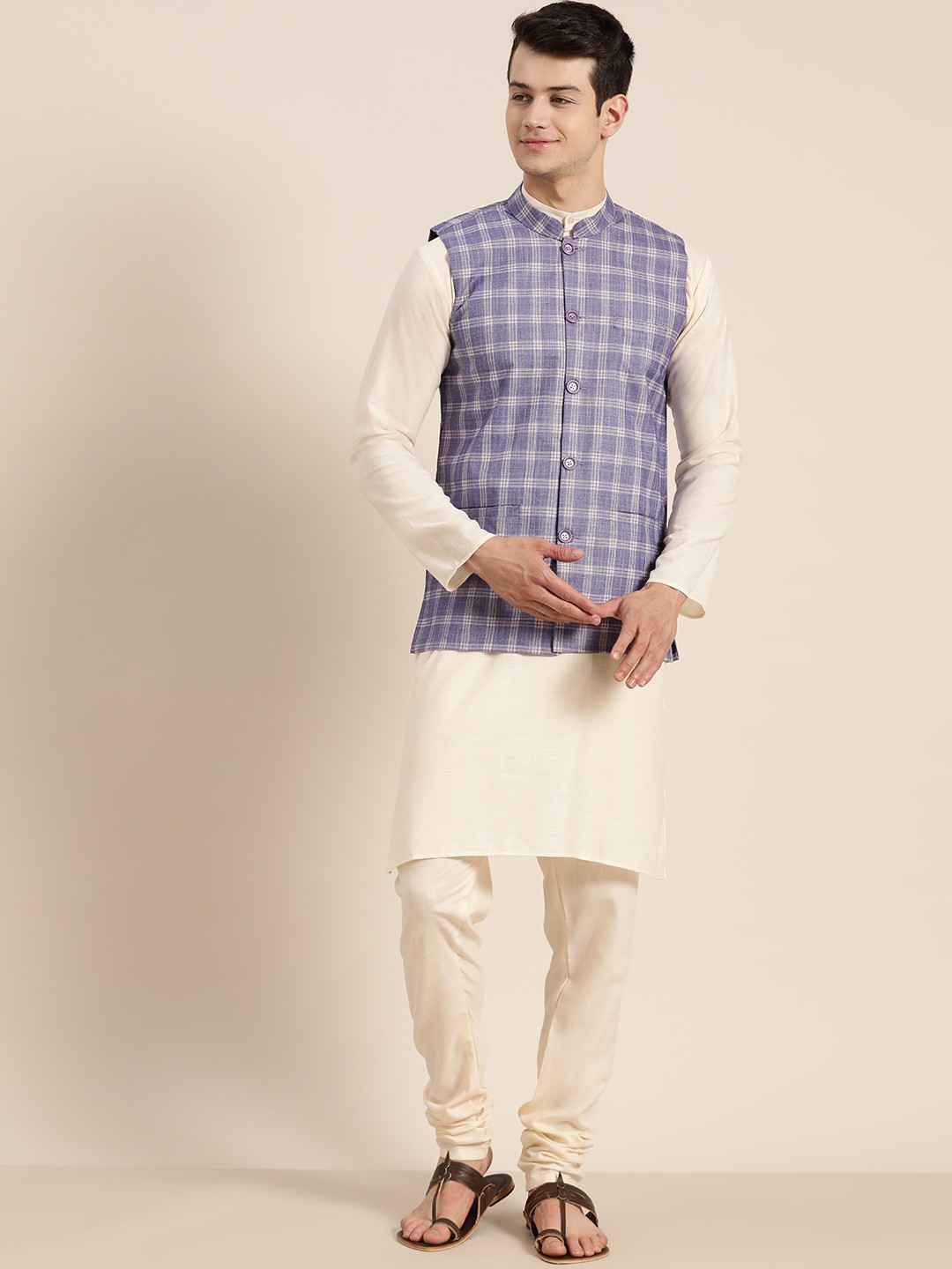 

SOJANYA Men Cream-Coloured & Blue Solid Kurta with Churidar & Nehru Jacket