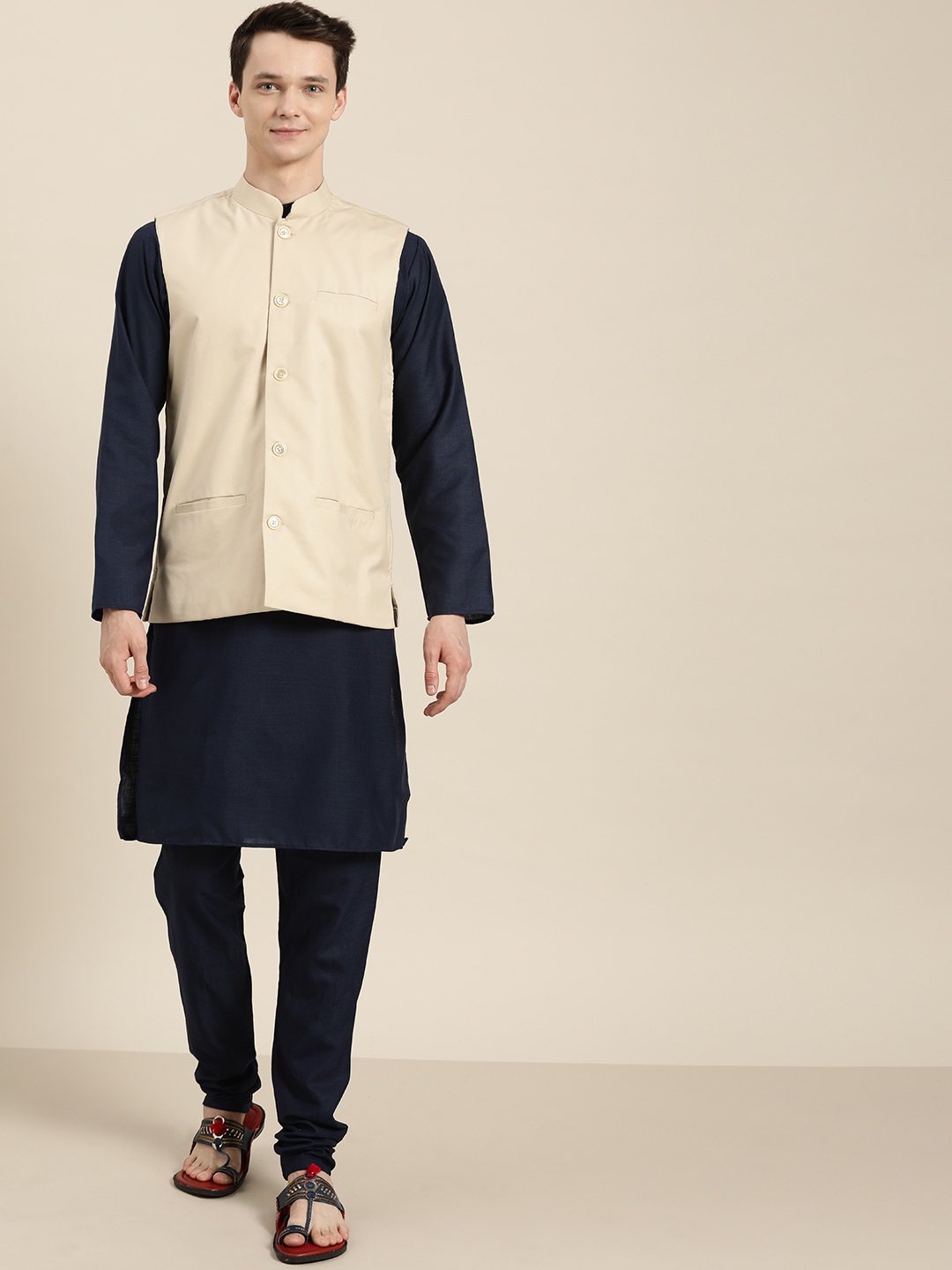 

SOJANYA Men Navy Blue & Cream-Coloured Solid Kurta with Churidar & Nehru Jacket