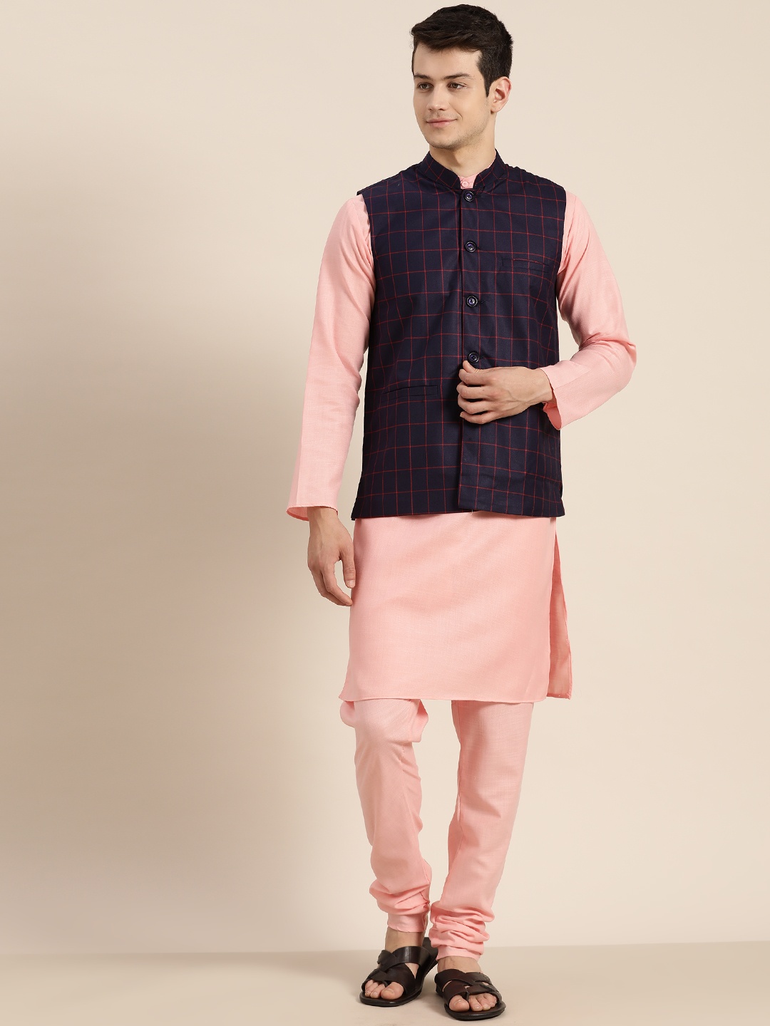 

SOJANYA Men Pink & Navy Blue Solid Kurta with Churidar With Nehru Jacket