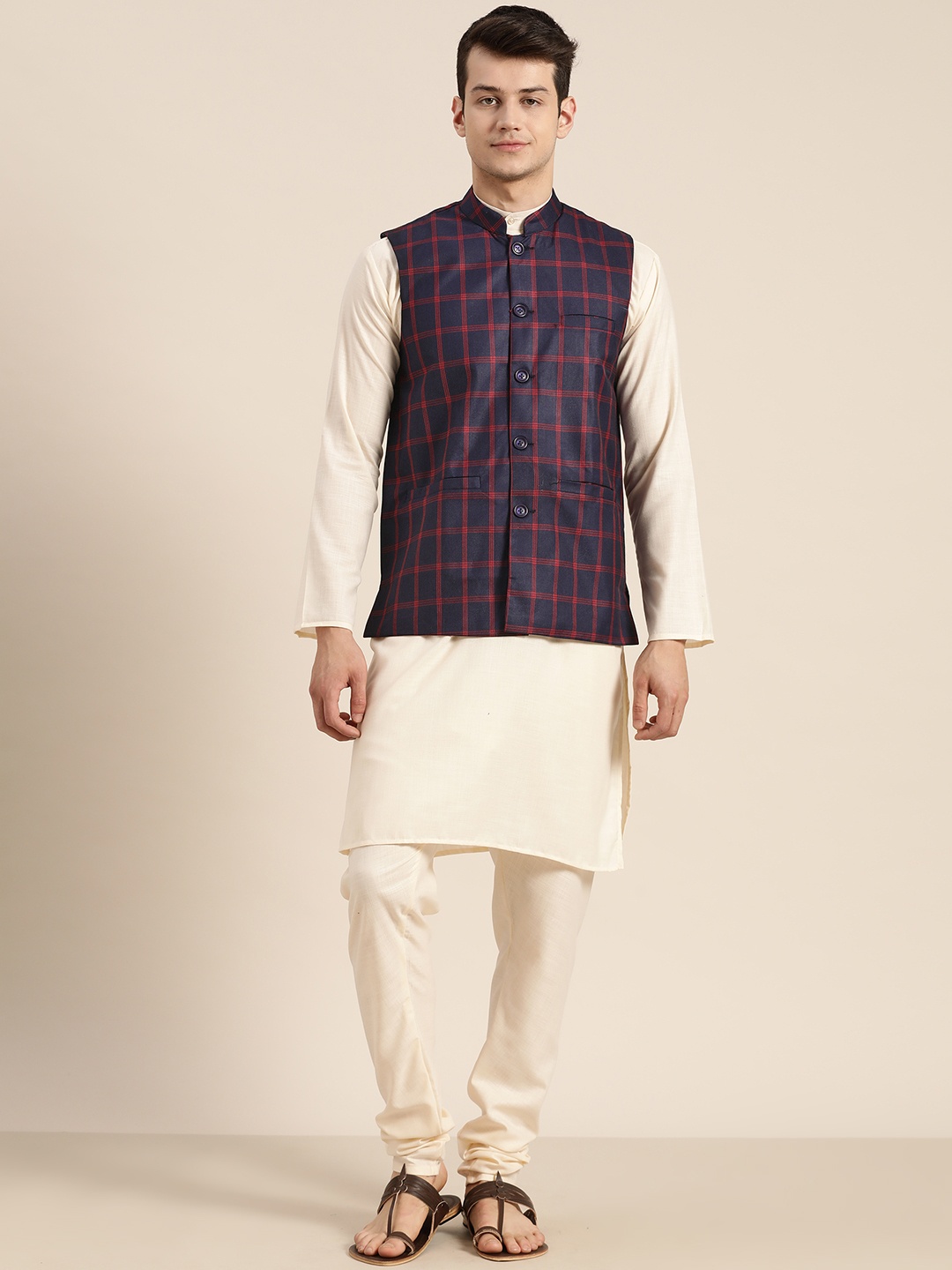 

SOJANYA Men Cream-Coloured & Navy Blue Solid Kurta with Churidar & Nehru Jacket