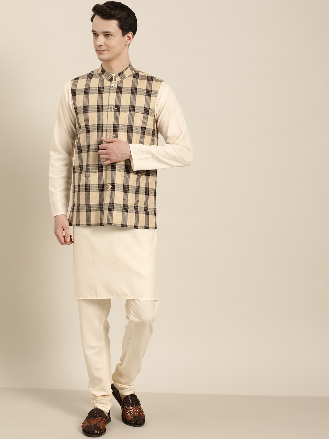 

SOJANYA Men Off-White & Beige Solid Pure Cotton Kurta with Churidar with Nehru Jacket