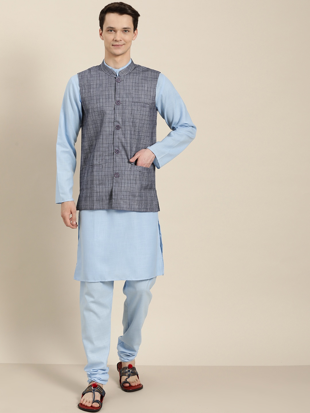 

SOJANYA Men Blue & White Solid Kurta with Churidar