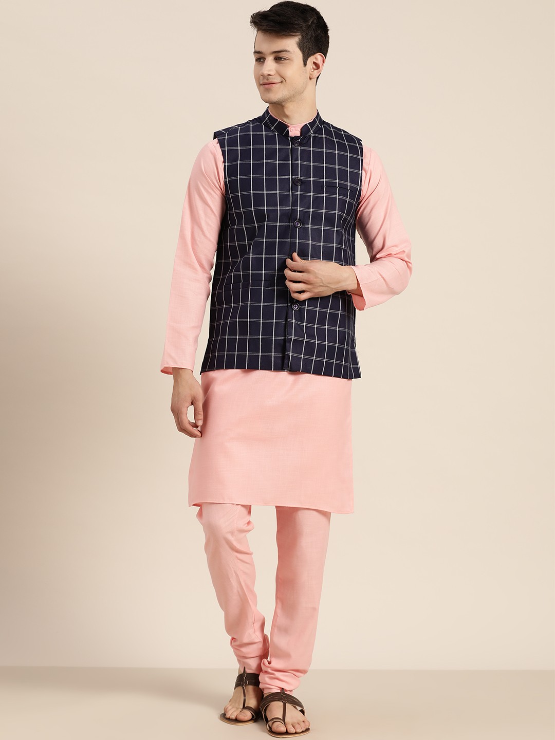 

SOJANYA Men Pink & Navy Blue Solid Kurta with Churidar With Nehru Jacket