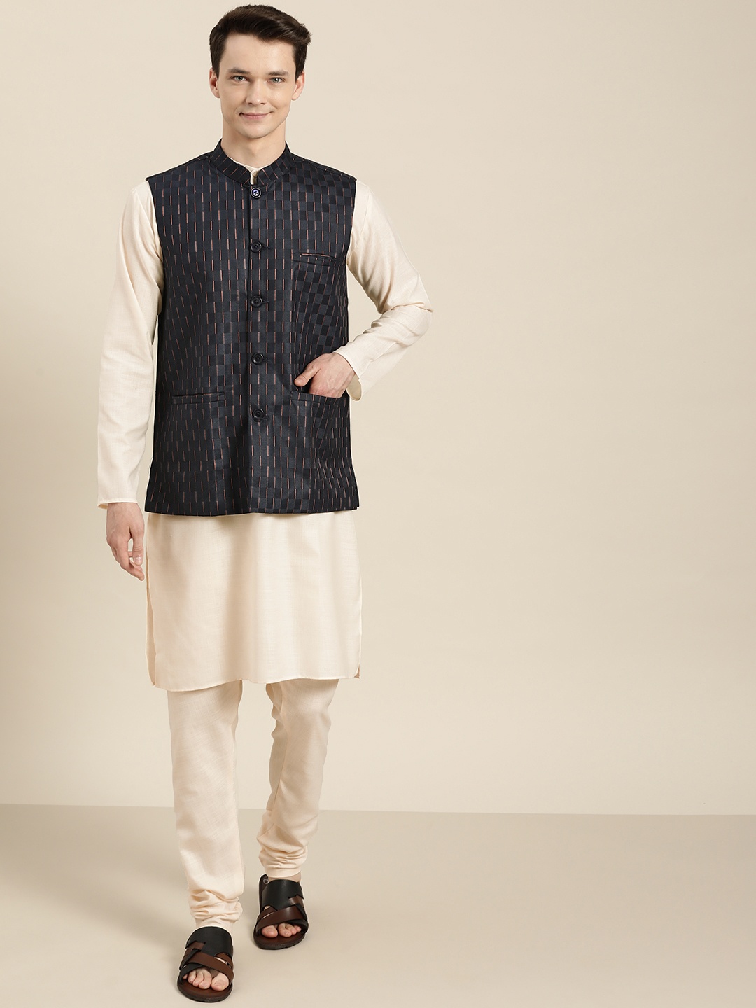 

SOJANYA Men Cream-Coloured & Navy Blue Solid Kurta & Churidar with Nehru Jacket