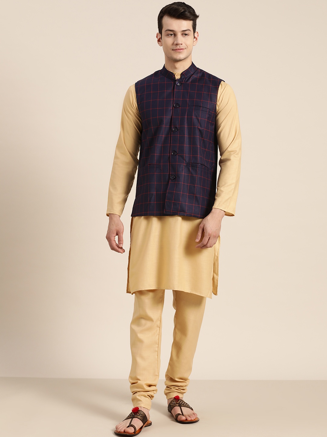 

SOJANYA Men Beige & Navy Blue Solid Kurta with Churidar