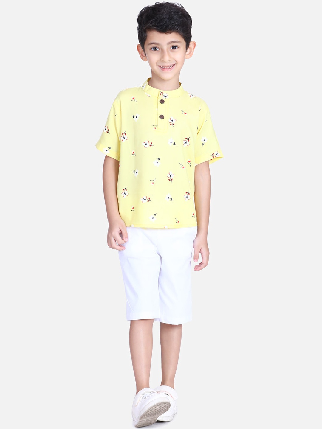 

Cutiekins Boys Yellow & White Printed T-shirt with Shorts