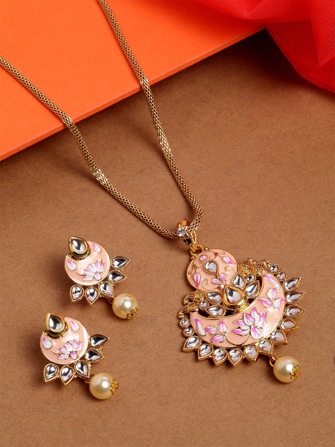 

PANASH Gold-Plated Pink & White Kundan Studded Beaded Meenakari Jewellery Set