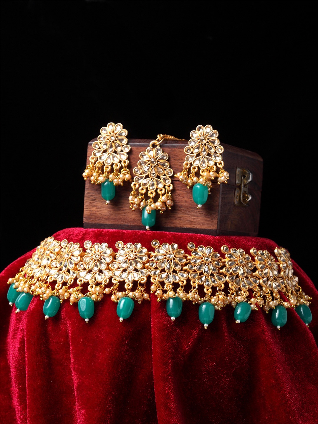 

PANASH Gold-Plated LCT & Turquoise Blue Kundan-Studded & Beaded Handcrafted Jewellery Set