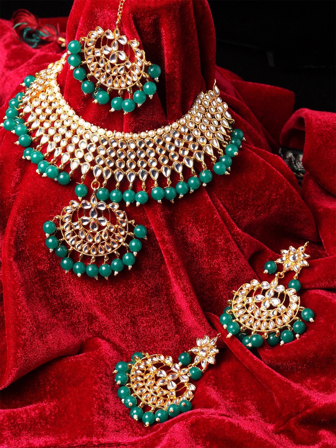 

PANASH Gold-Plated Green & White Kundan-Studded Beaded Handcrafted Jewellery Set