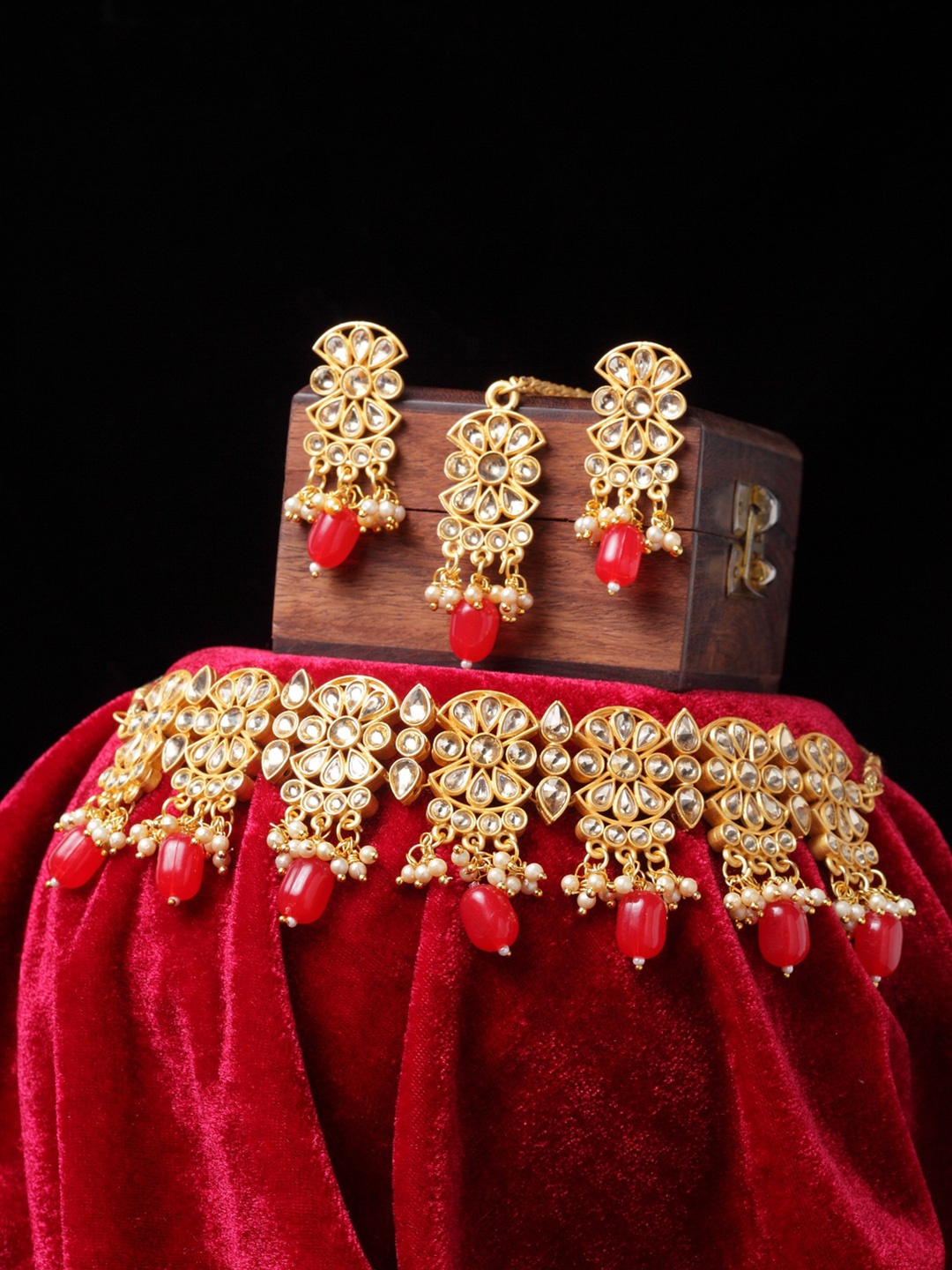 

PANASH Gold Plated Red & White Kundan Studded Handcrafted Jewellery Set