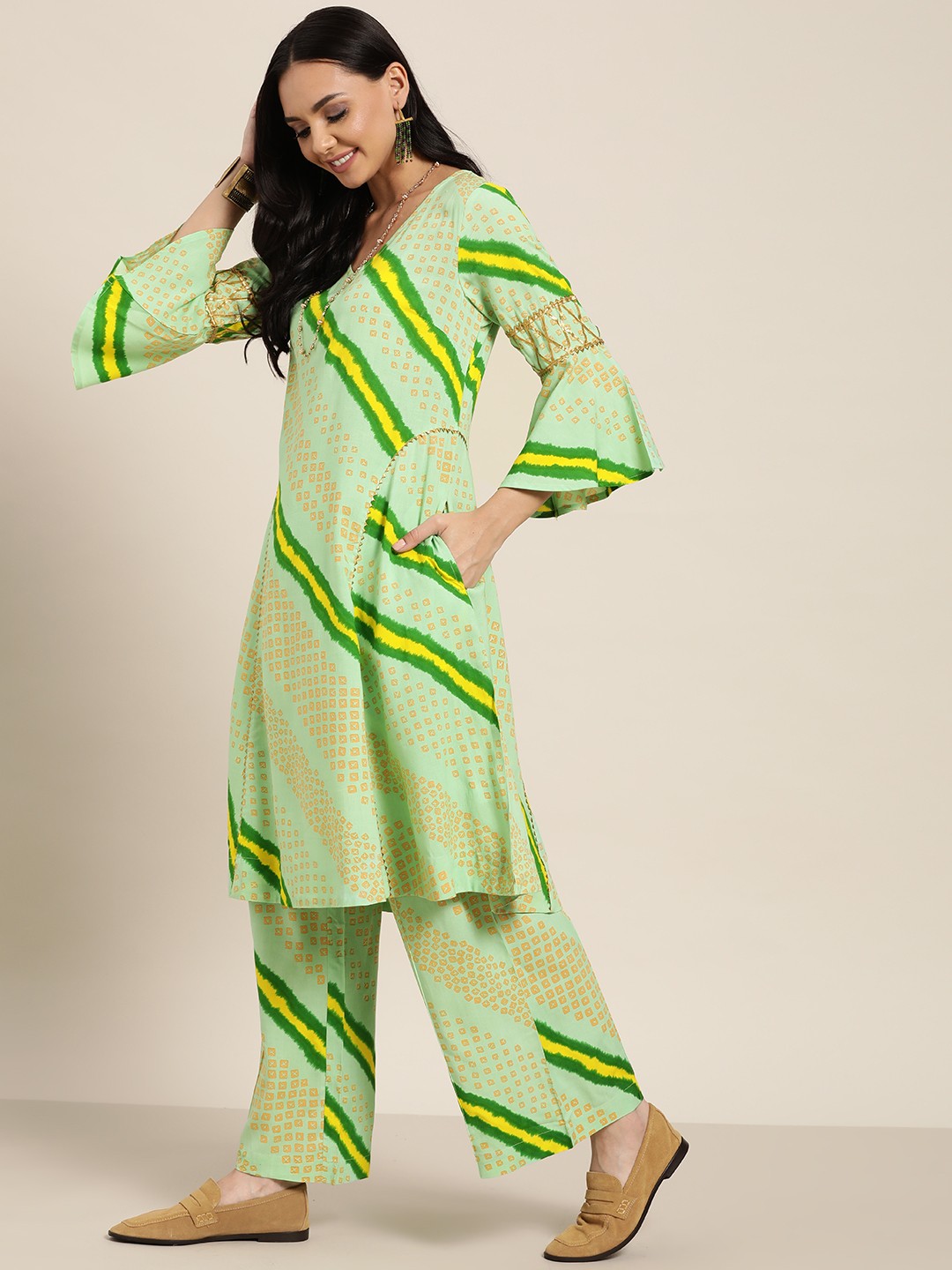 

Sangria Women Green & Beige Printed Panelled Gotta Patti Kurta with Palazzos