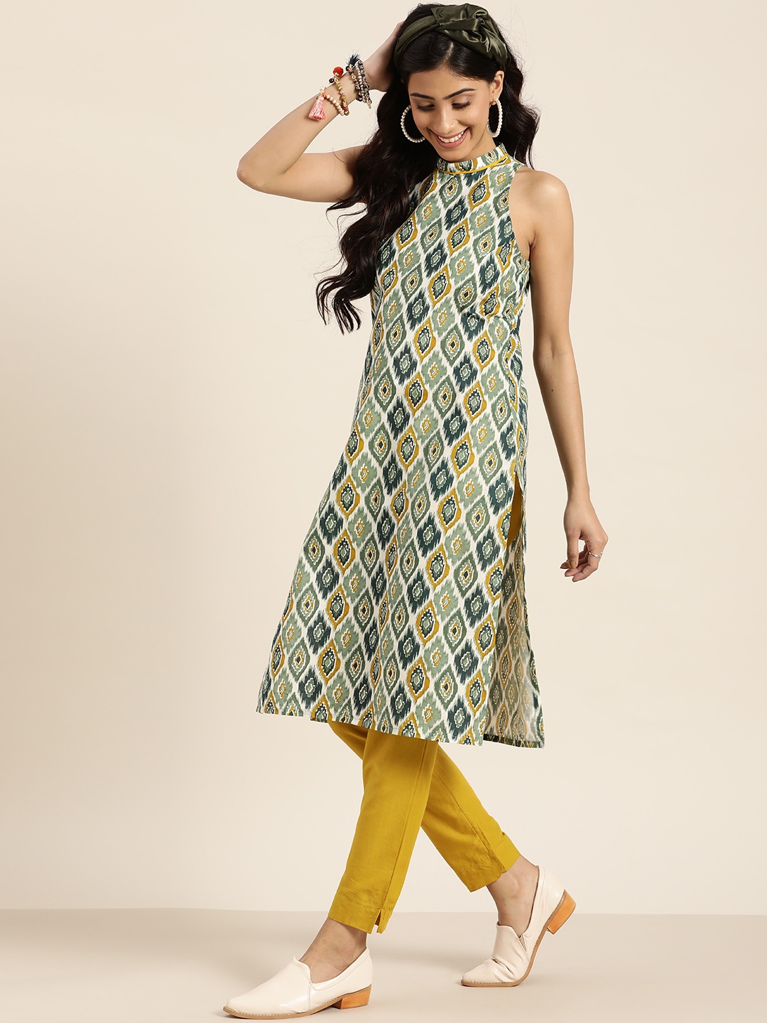 

Sangria Women Off-White & Green Ethnic Motifs Print Kurta with Trousers