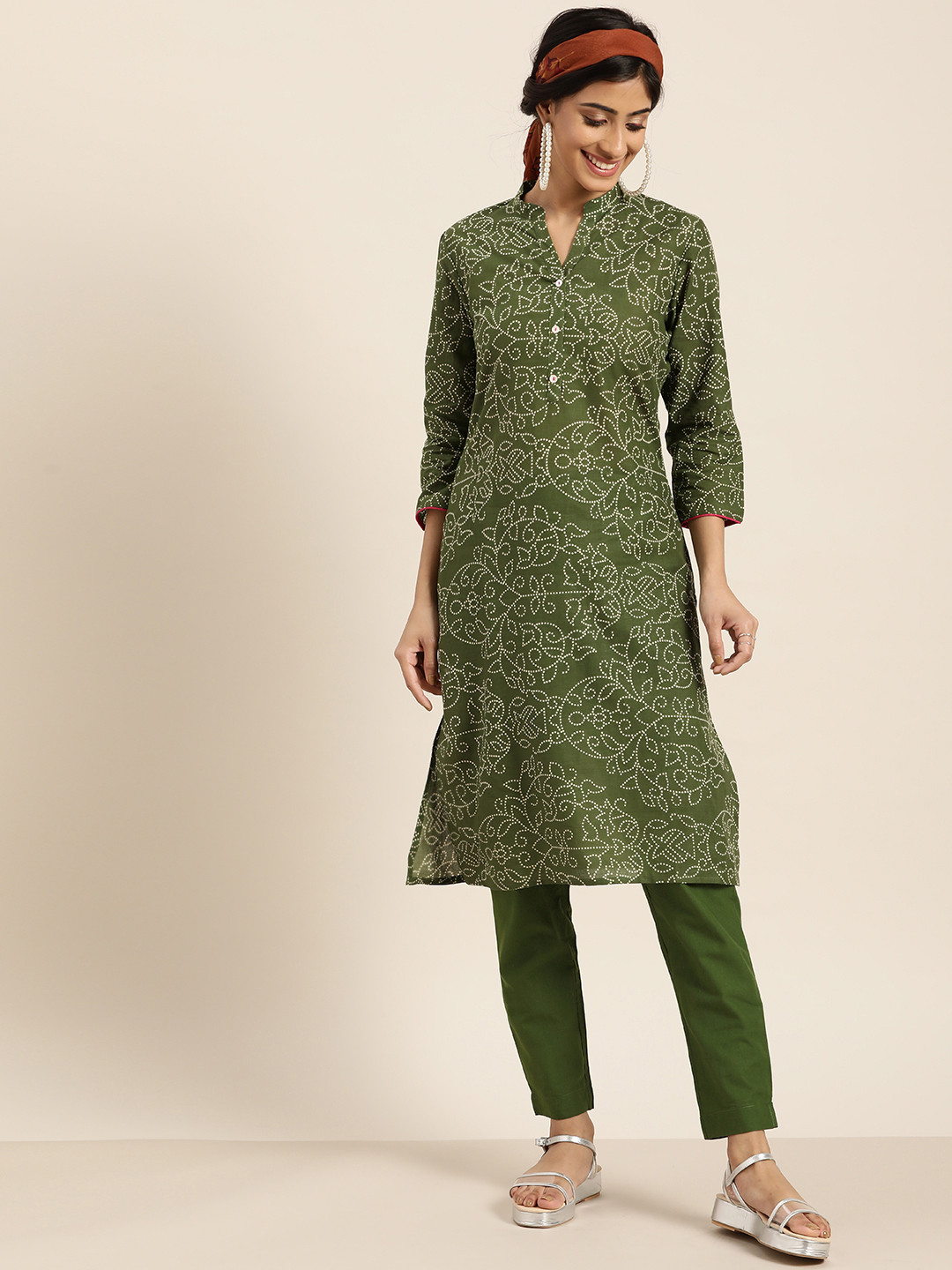 

Sangria Women Green & Off-White Bandhani Print Kurta with Trousers