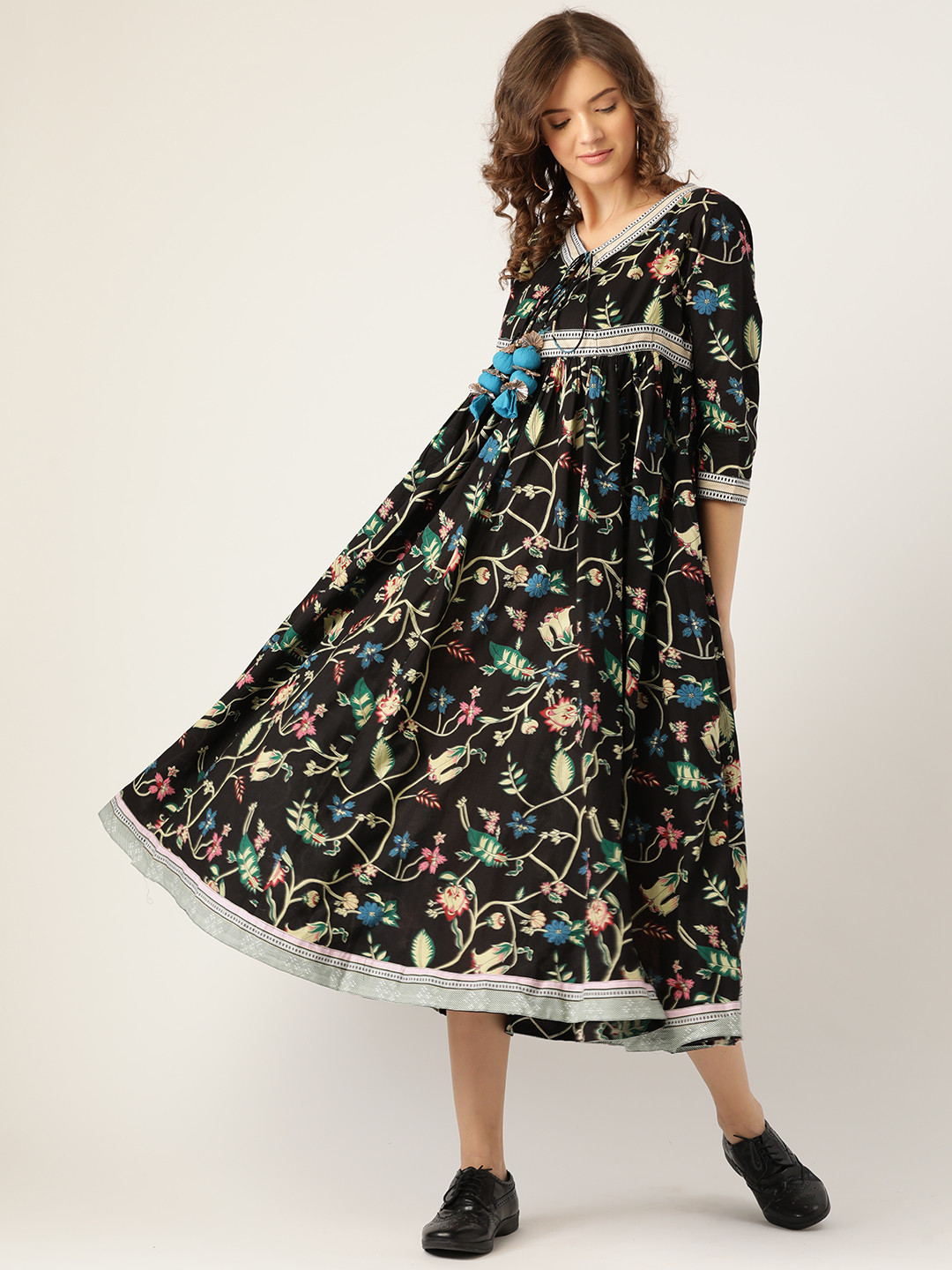 

Sangria Women Black & Green Pure Cotton Printed A-Line Dress