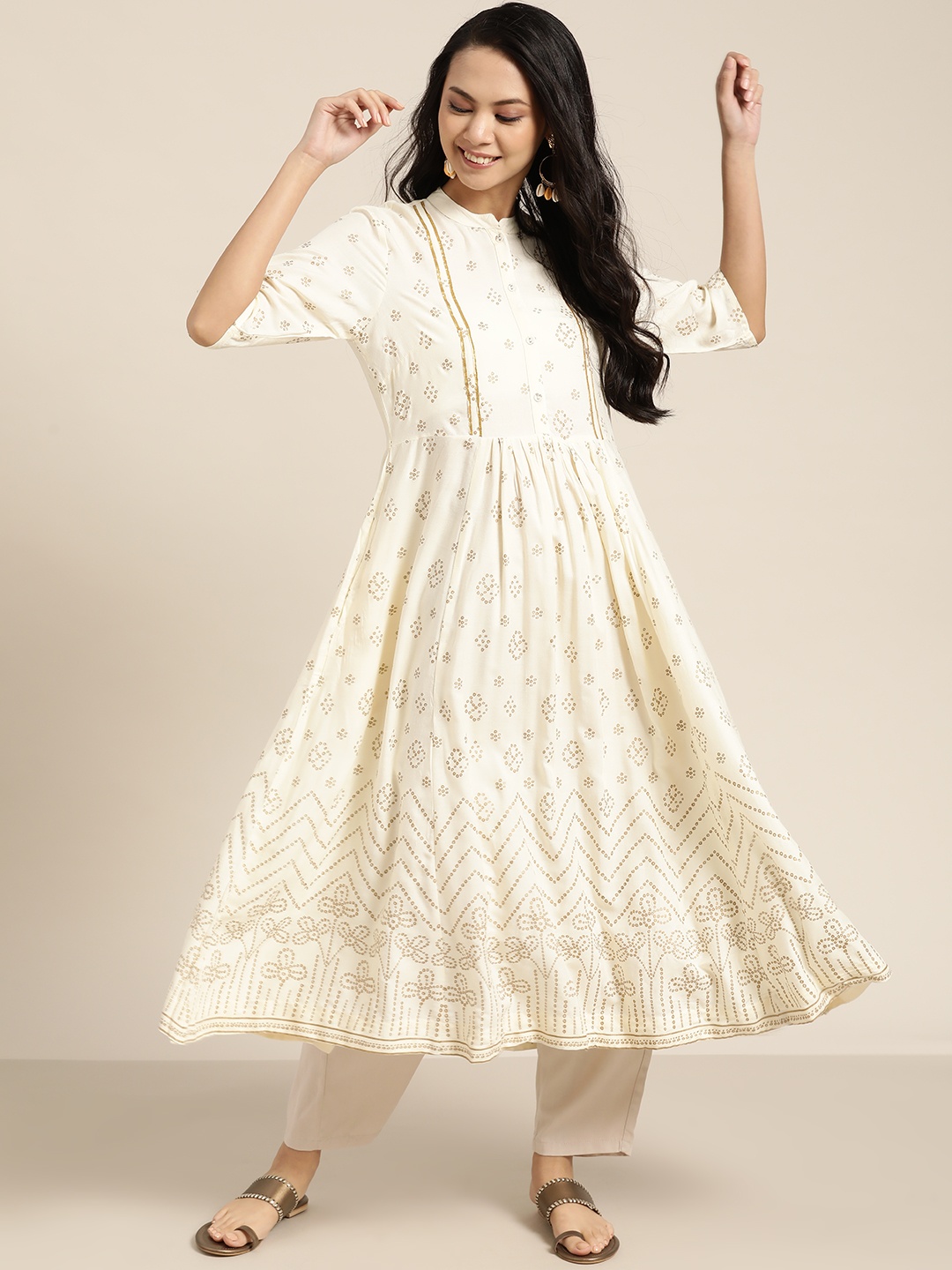 

Sangria Women Off White & Golden Bandhani Printed Kurta