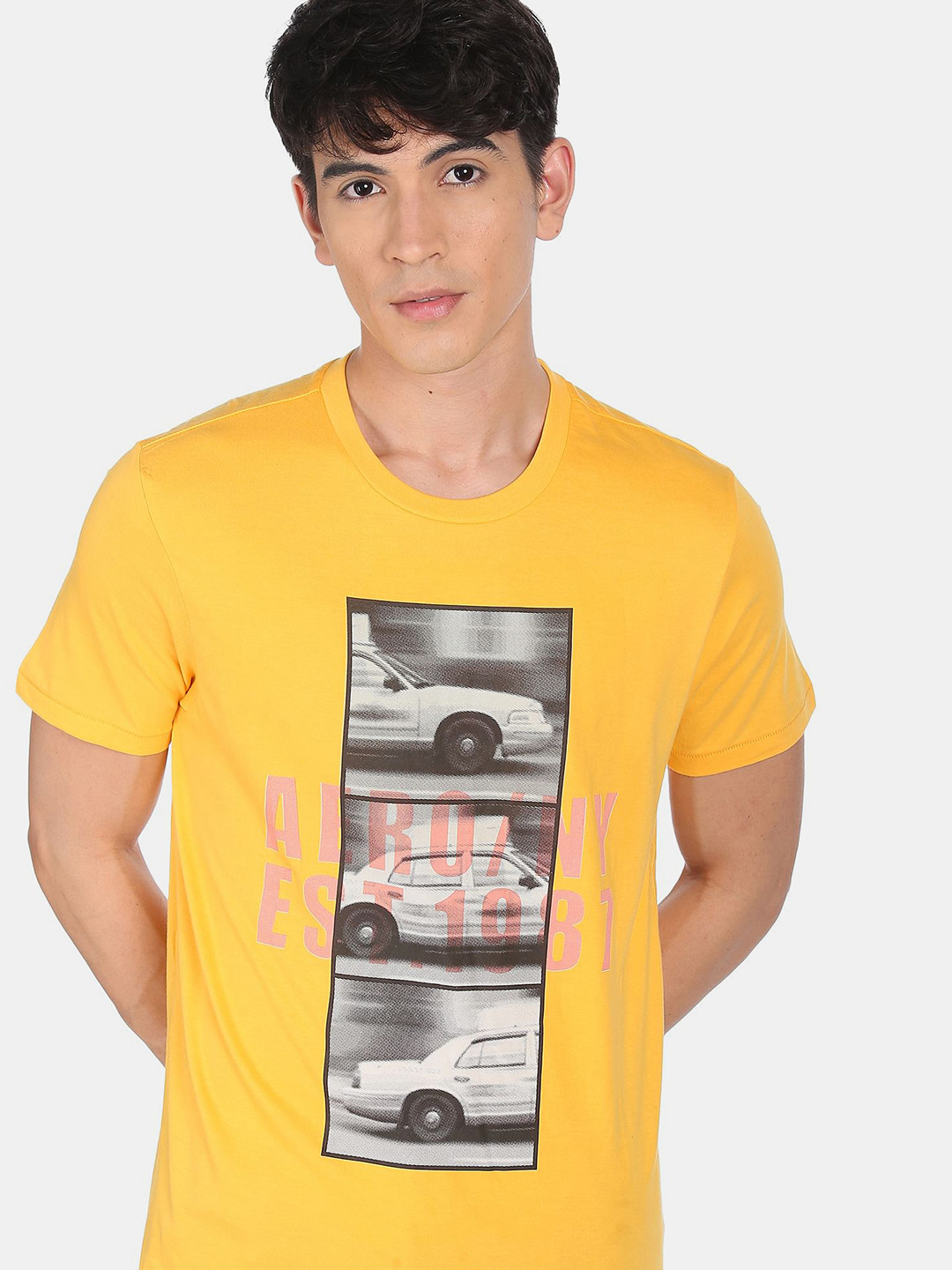 

Aeropostale Men Yellow Grey Printed Round Neck Cotton Pure Cotton T-shirt