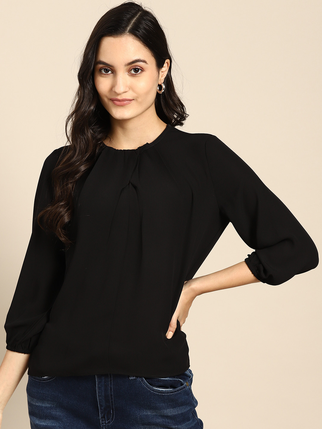 

COVER STORY Black Puff Sleeves Top