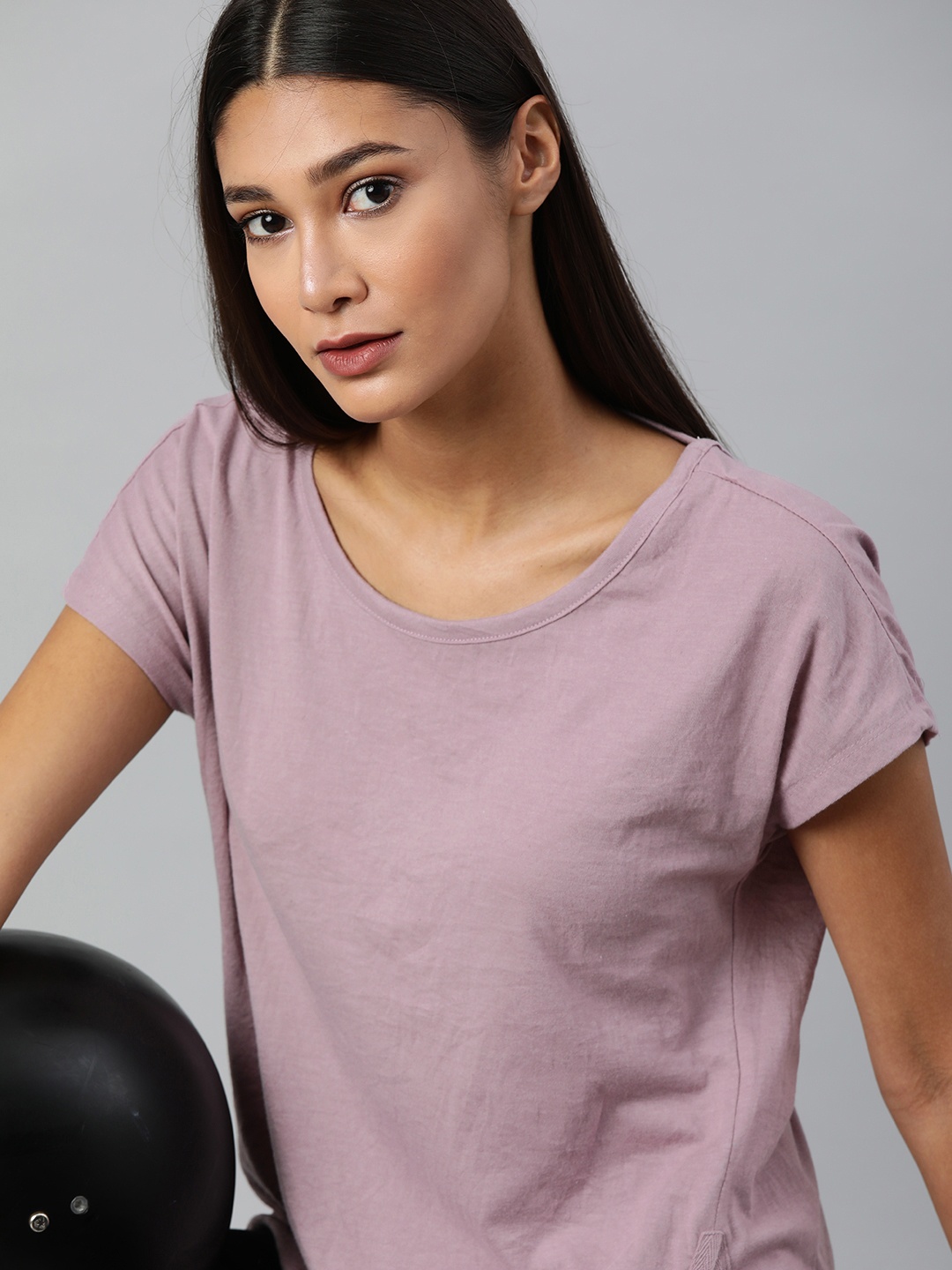 

The Roadster Lifestyle Co Women Purple Solid Regular Back Styled Top
