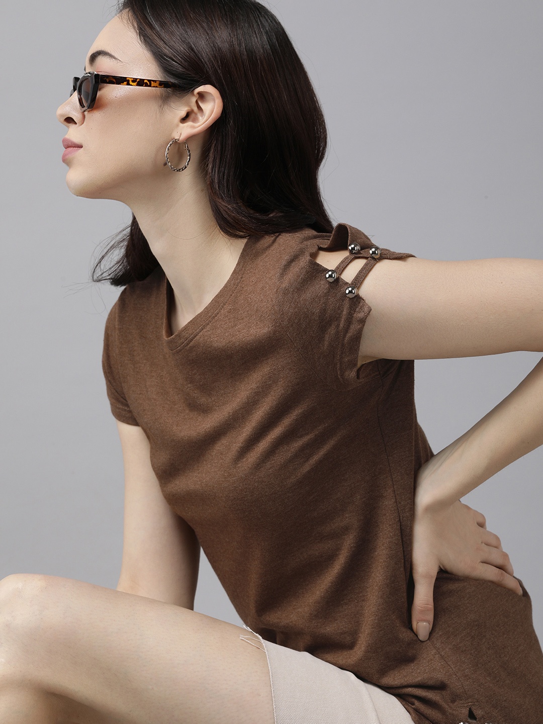 

The Roadster Lifestyle Co Women Brown Solid T-shirt With Sleeve Detail