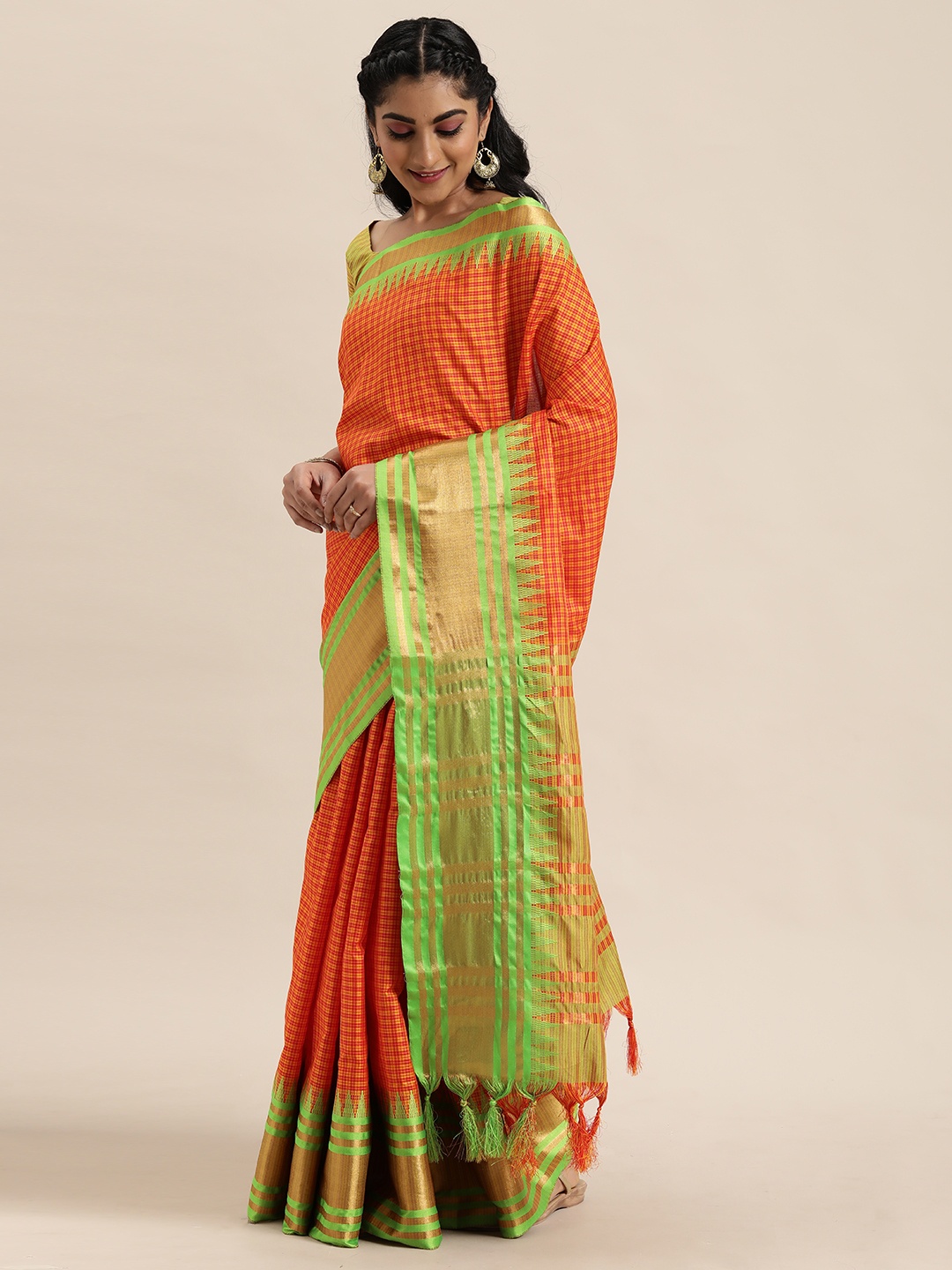

LADUSAA Orange & Green Checked Saree