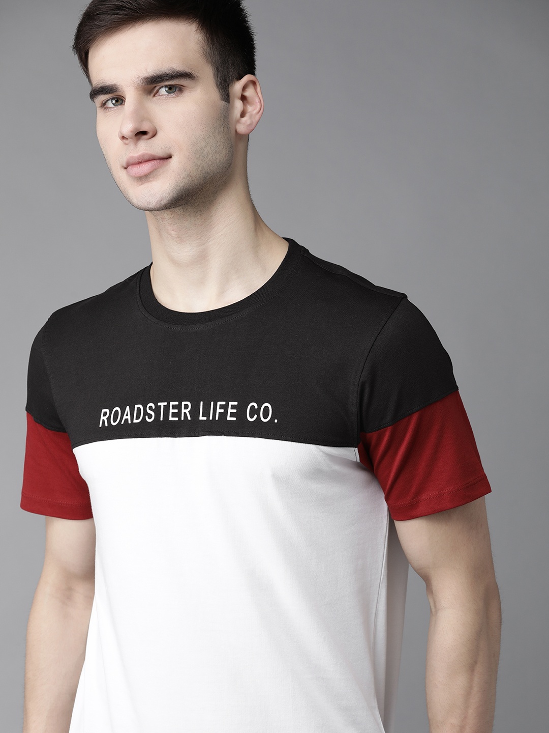 

The Roadster Lifestyle Co Men Black White Pure Cotton Colourblocked Pure Cotton T-shirt