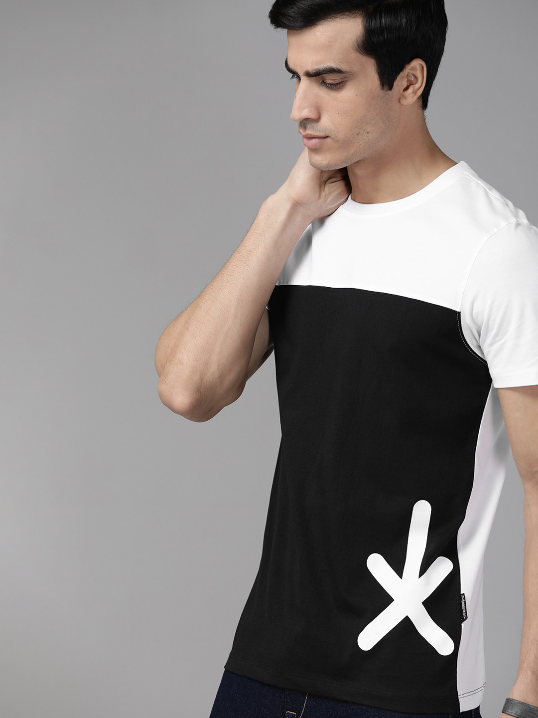 

The Roadster Lifestyle Co Men Black & White Colourblocked Cotton T-shirt