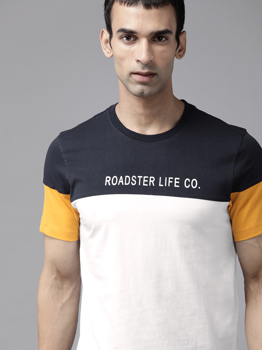 

Roadster Men White Navy Blue Pure Cotton Colourblocked Brand Logo Printed Pure Cotton T-shirt