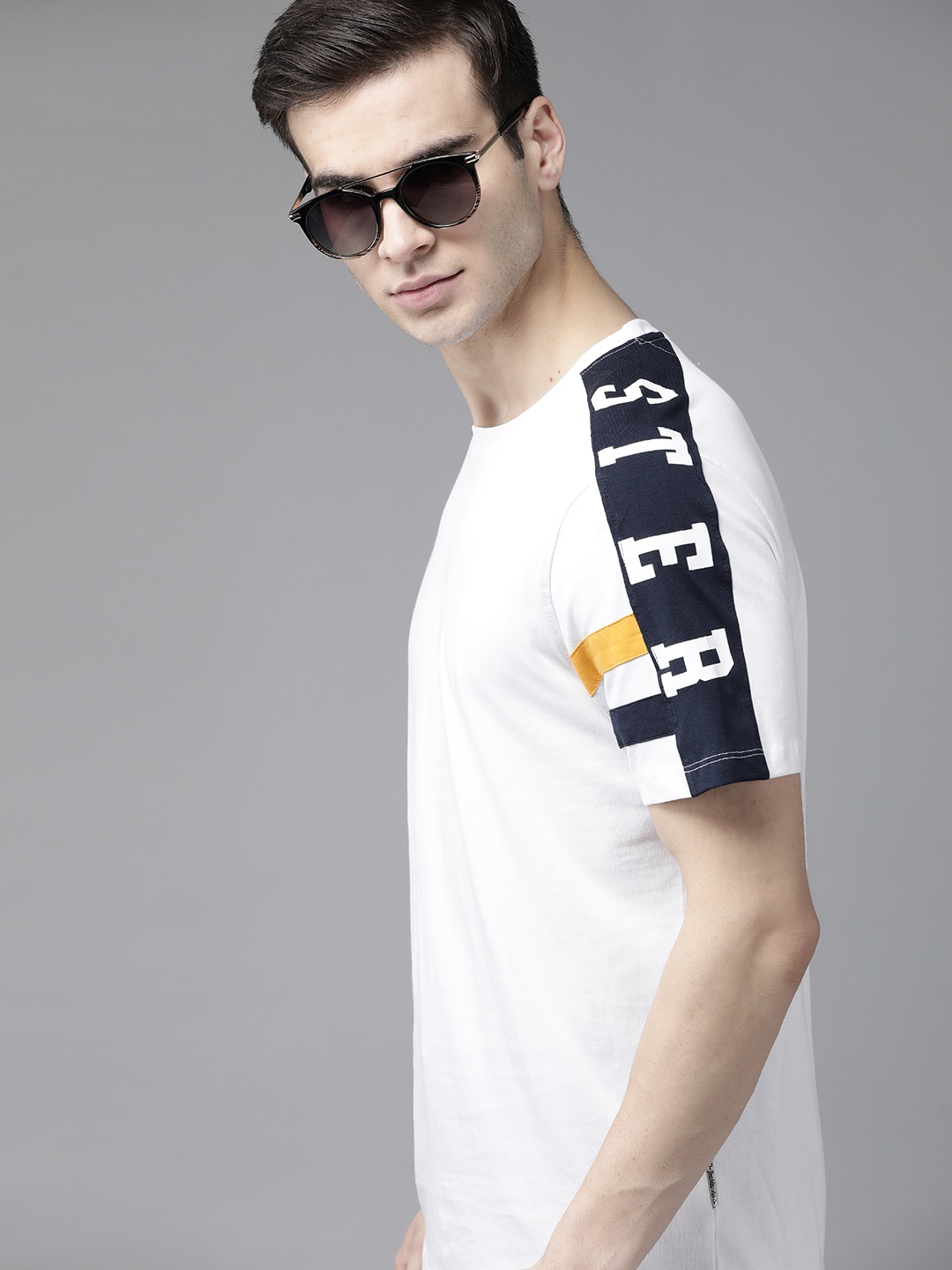 

The Roadster Lifestyle Co Men White Brand Logo Cotton T-shirt