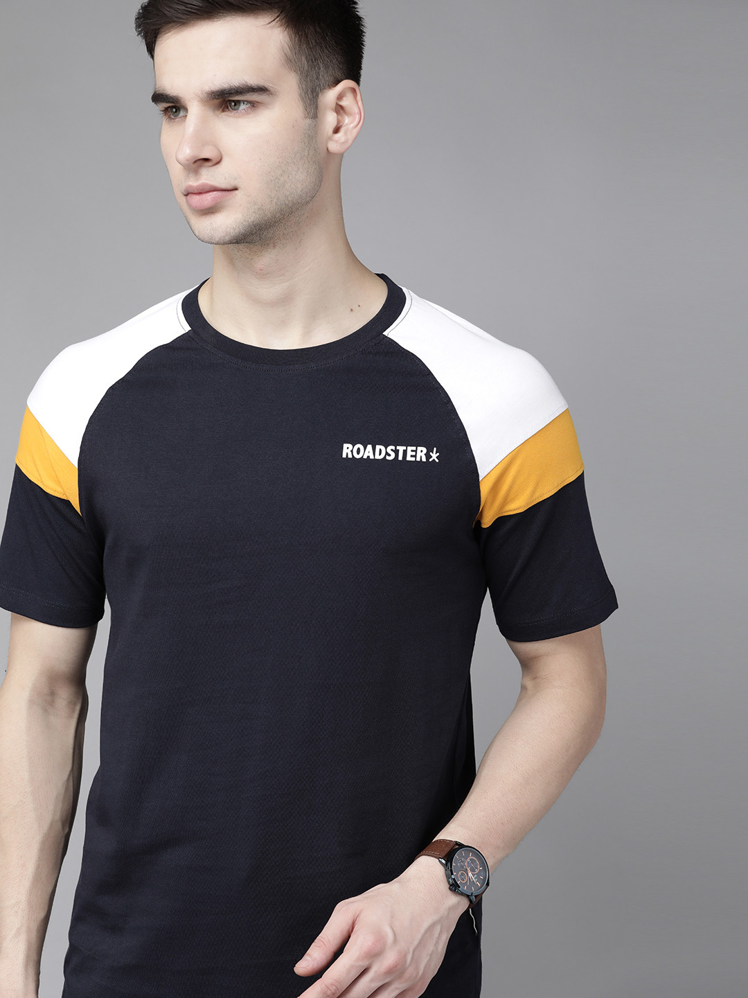 

The Roadster Lifestyle Co Men Navy Blue Solid Pure Cotton T-shirt