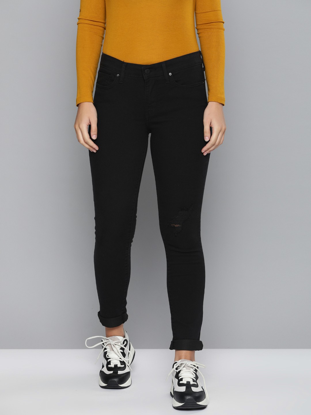 

Levis Women Black 711 Skinny Fit Mid-Rise Clean Look Stretchable Jeans