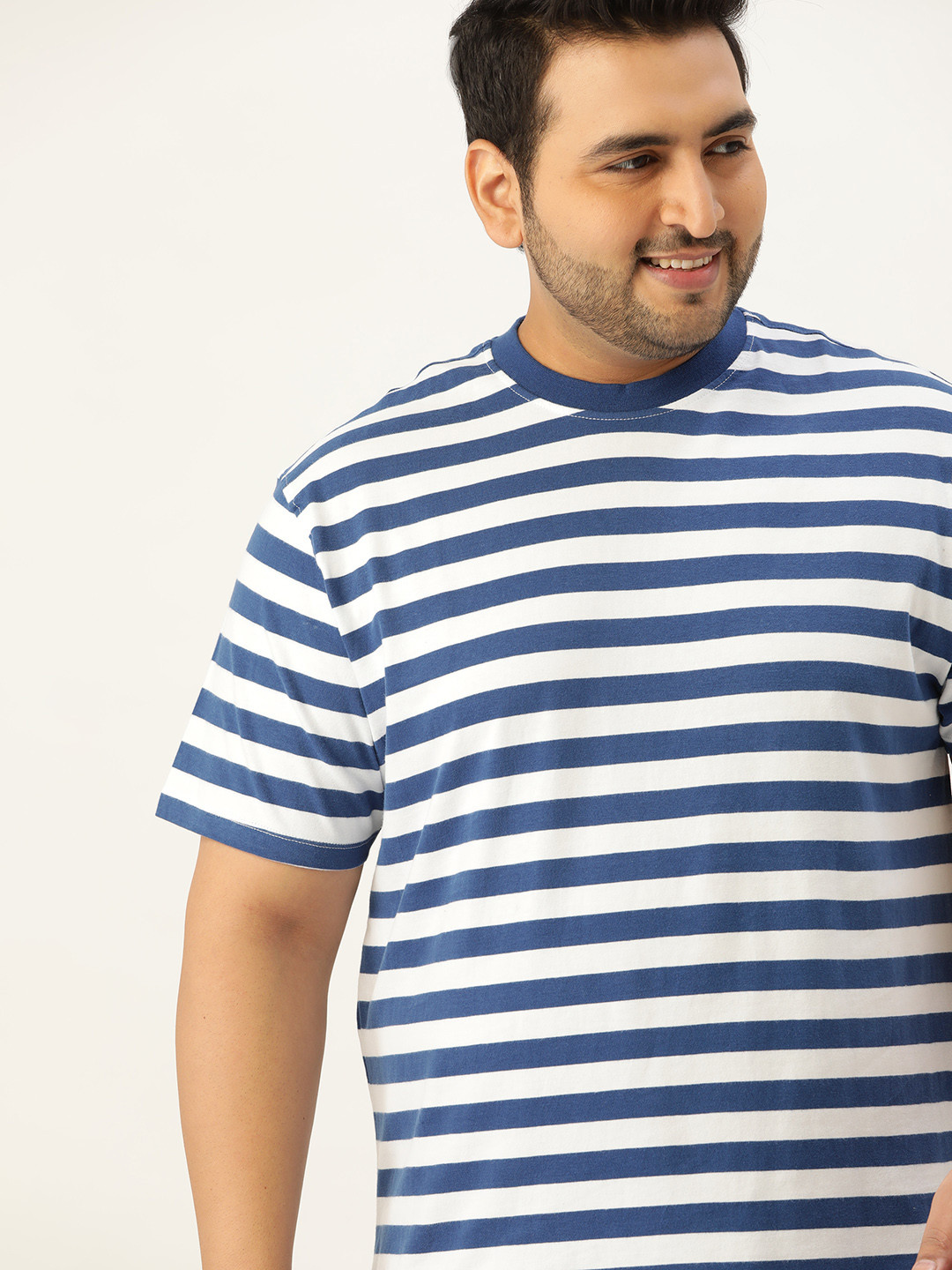 

Sztori Men Plus Size White & Blue Striped T-shirt