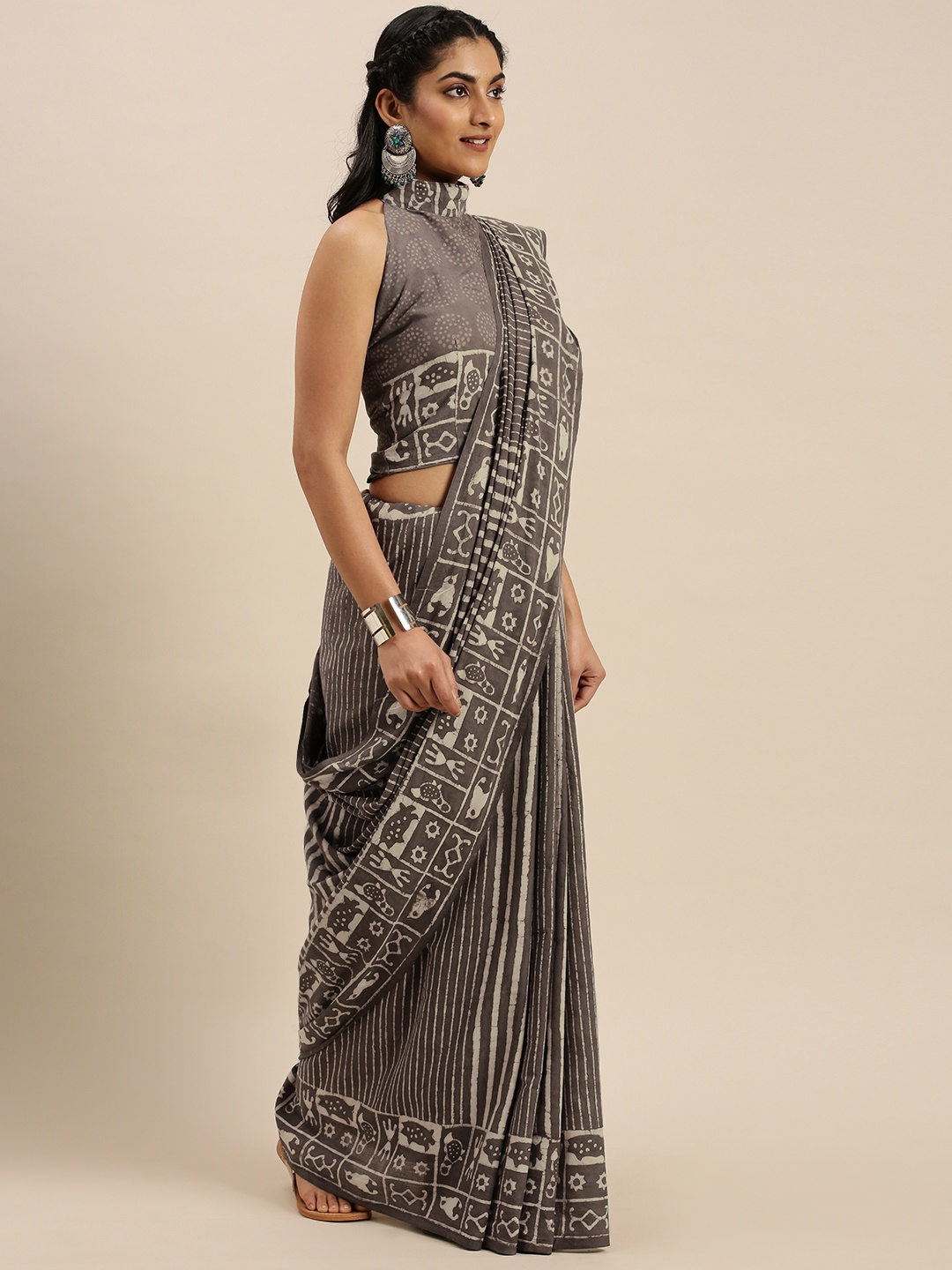

Shaily Grey & Off-White Pure Cotton Striped Bagru Saree