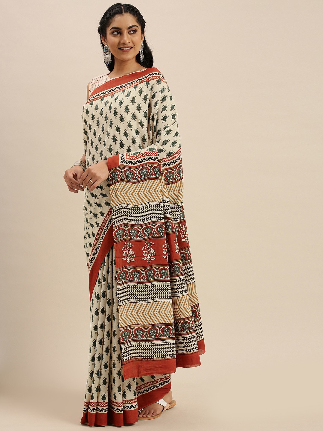 

Shaily Cream-Coloured & Green Pure Cotton Printed Saree