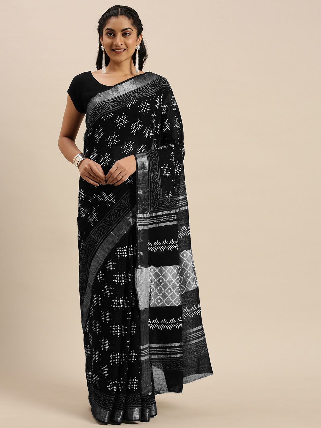 

Shaily Black & White Printed Saree