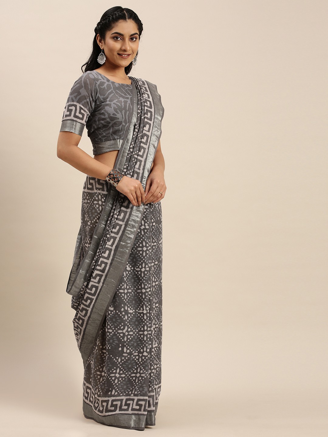 

Shaily Grey Printed Saree