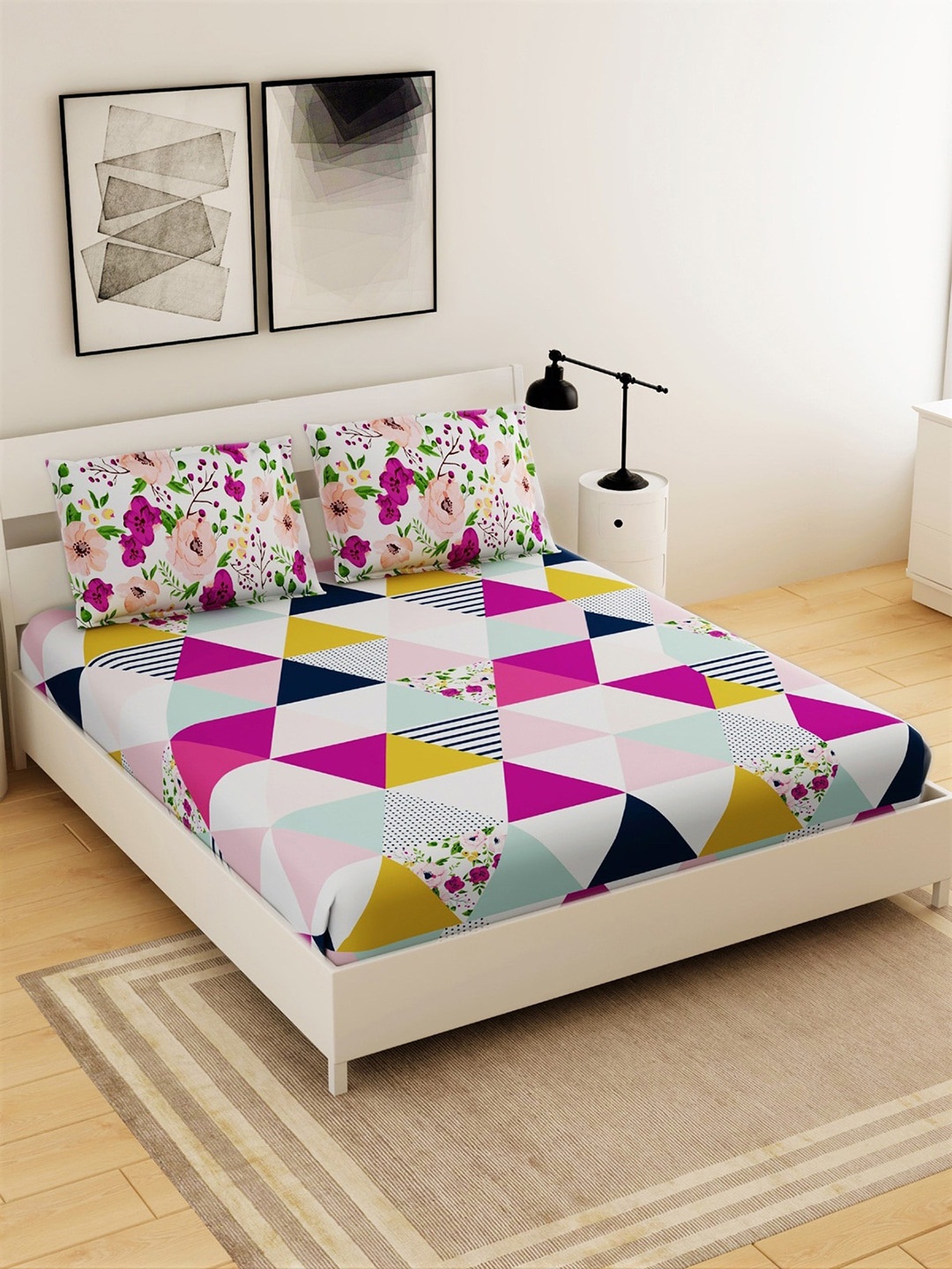 

Salona Bichona White & Pink Geometric 144 TC Polyester 1 Queen Bedsheet with 2 Pillow Covers