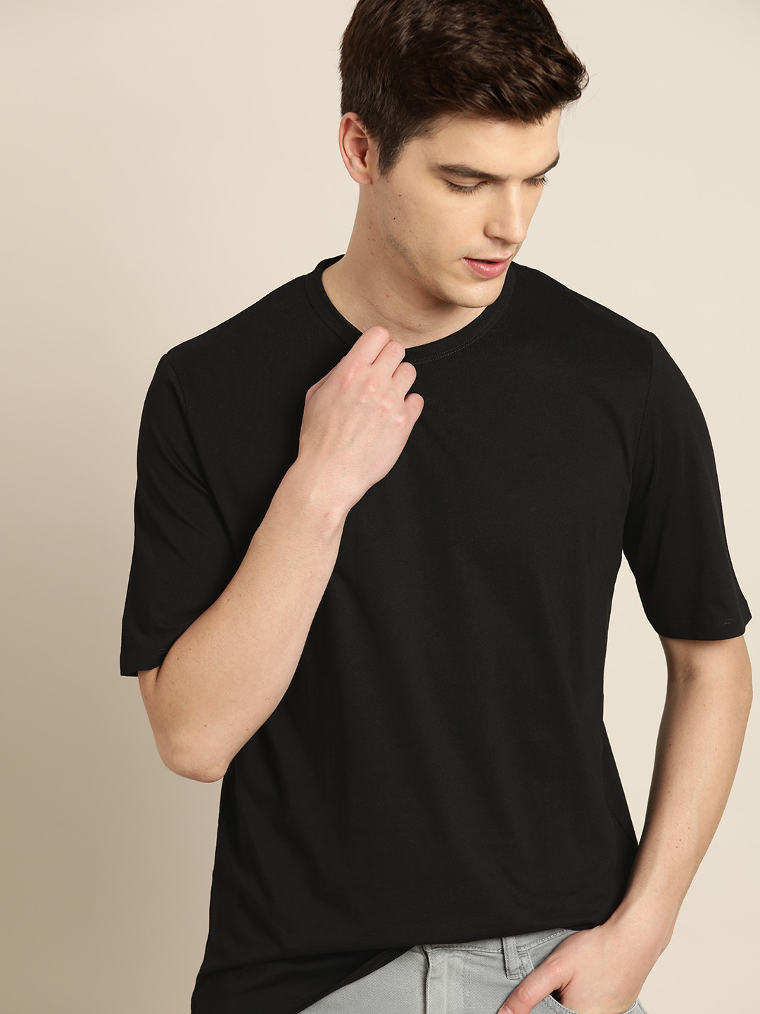 

INVICTUS Men Black Pure Cotton Solid Pure Cotton T-shirt