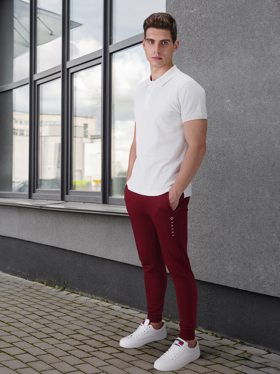 

INVICTUS Men Black Maroon Cotton Solid Joggers